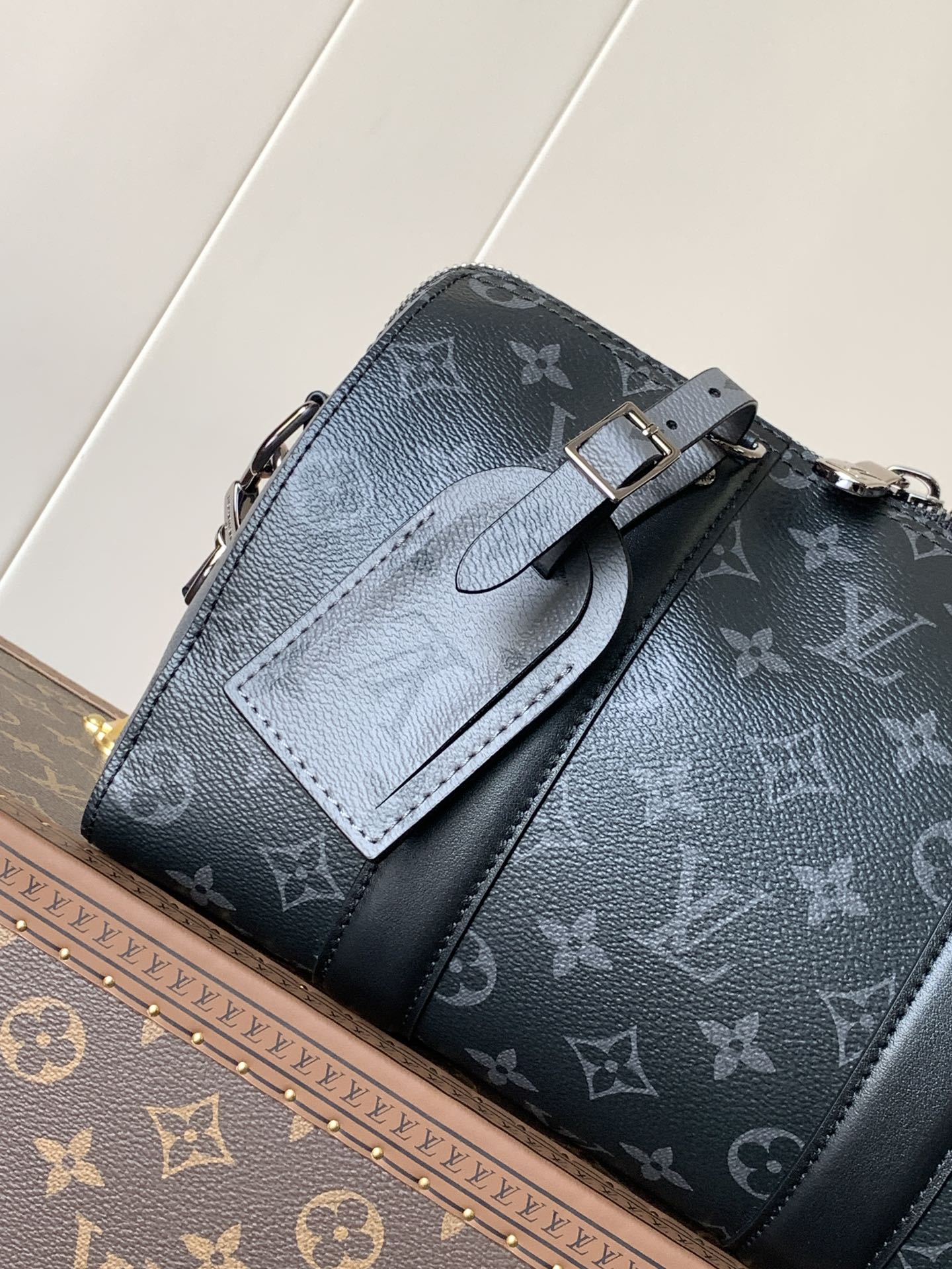 Variable Code Chip LV  M45936 Keepal Travel bag Monogram pattern, Monogram Eclipse canvas bag. Removable shoulder strap