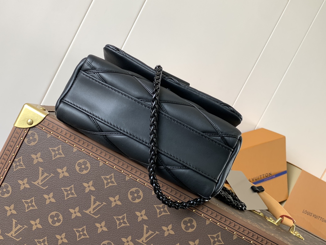 Variable Code Chip LV  M11374 Subblack GO-14 medium handbag sheep leather. Twist the lock. Hand/shoulder/back/crossbody