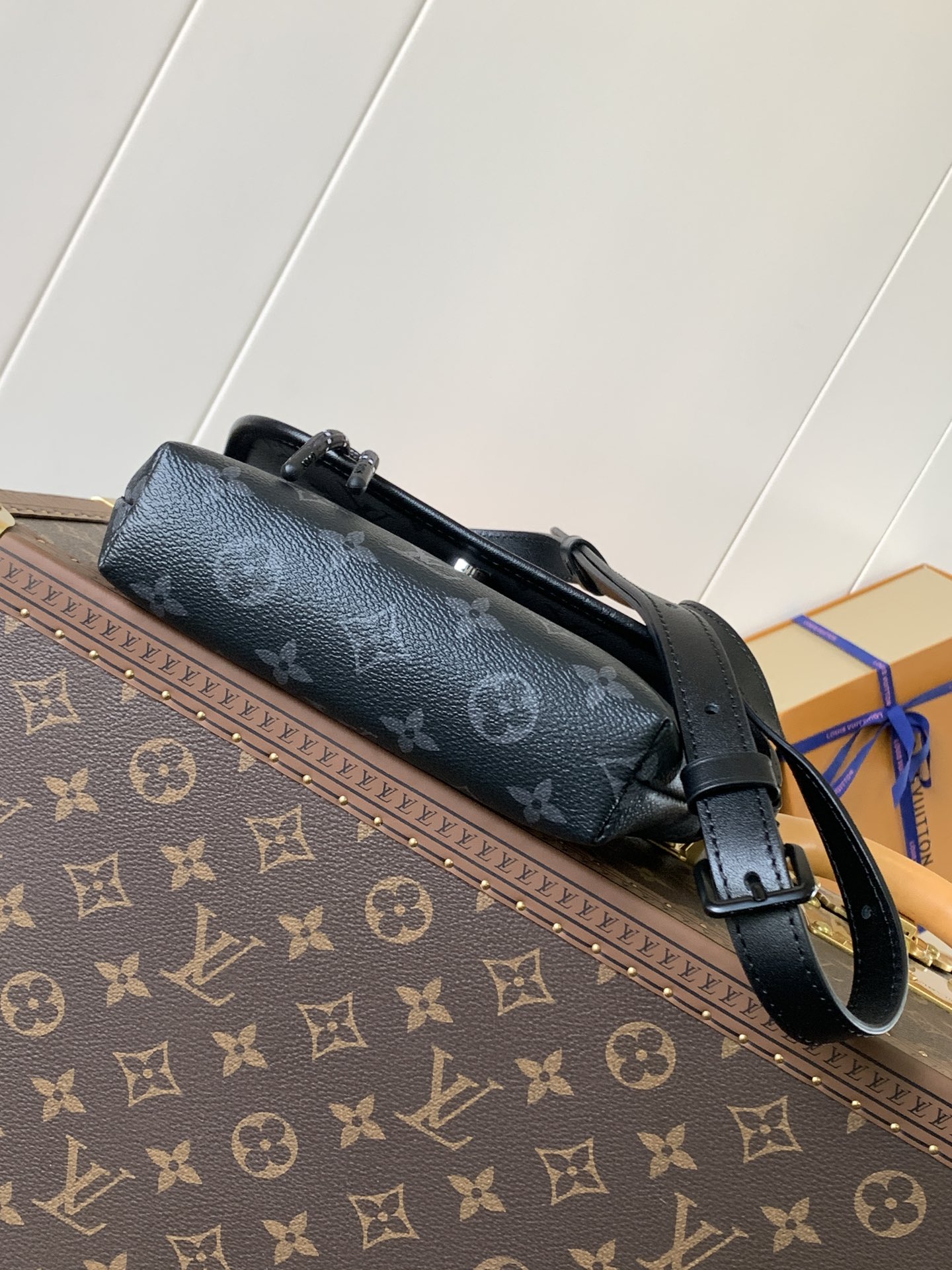 Variable Code Chip LV M12806 Black flower trumpet. Pulse Mini Handbag. Monogram Eclipse coated canvas. Flap zipper pocket