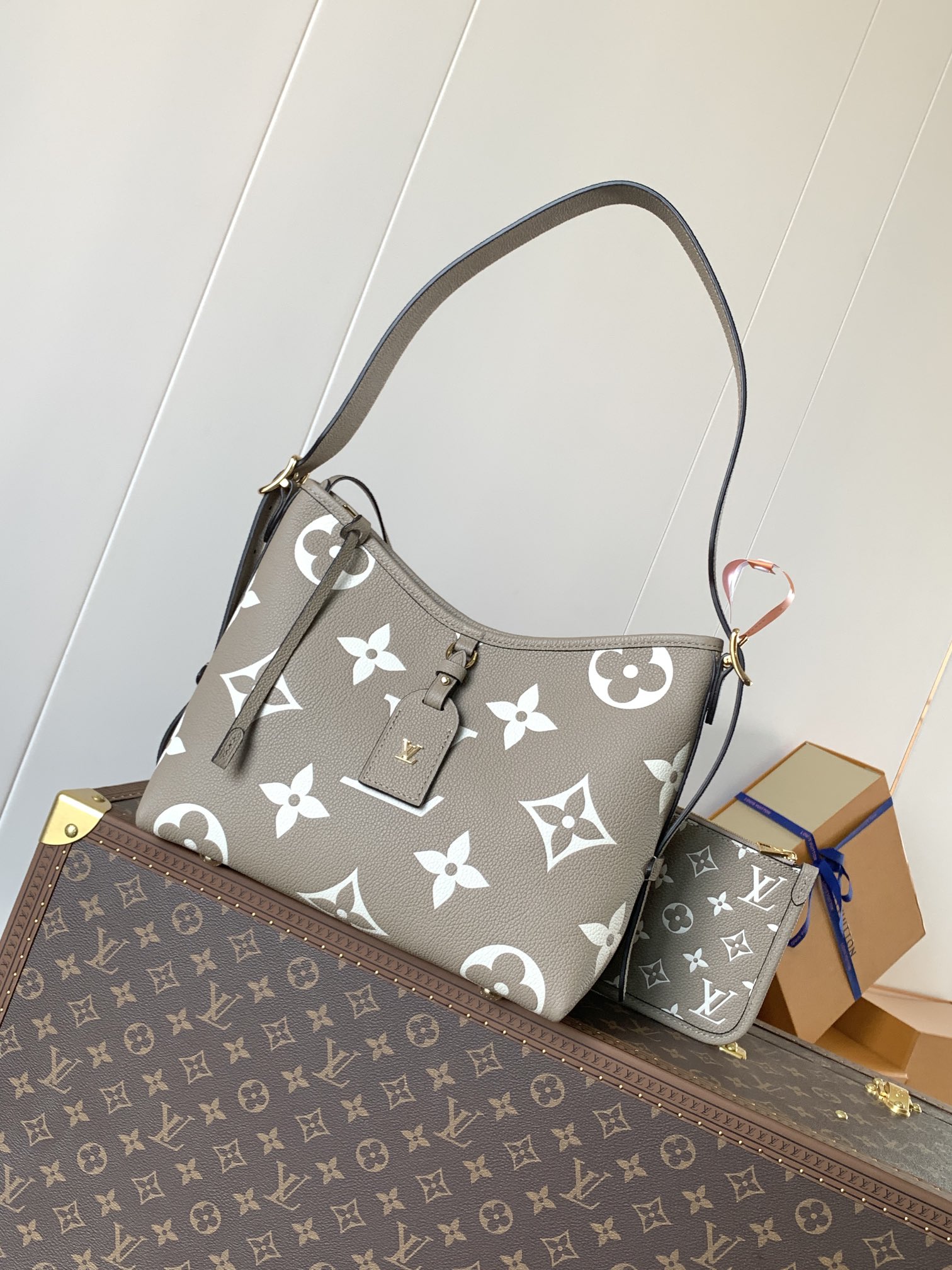 Variable Code Chip LV M47180 ApricotCarryAll small handbag. Monogram Empreinte embossed leather. Detachable zipper bag