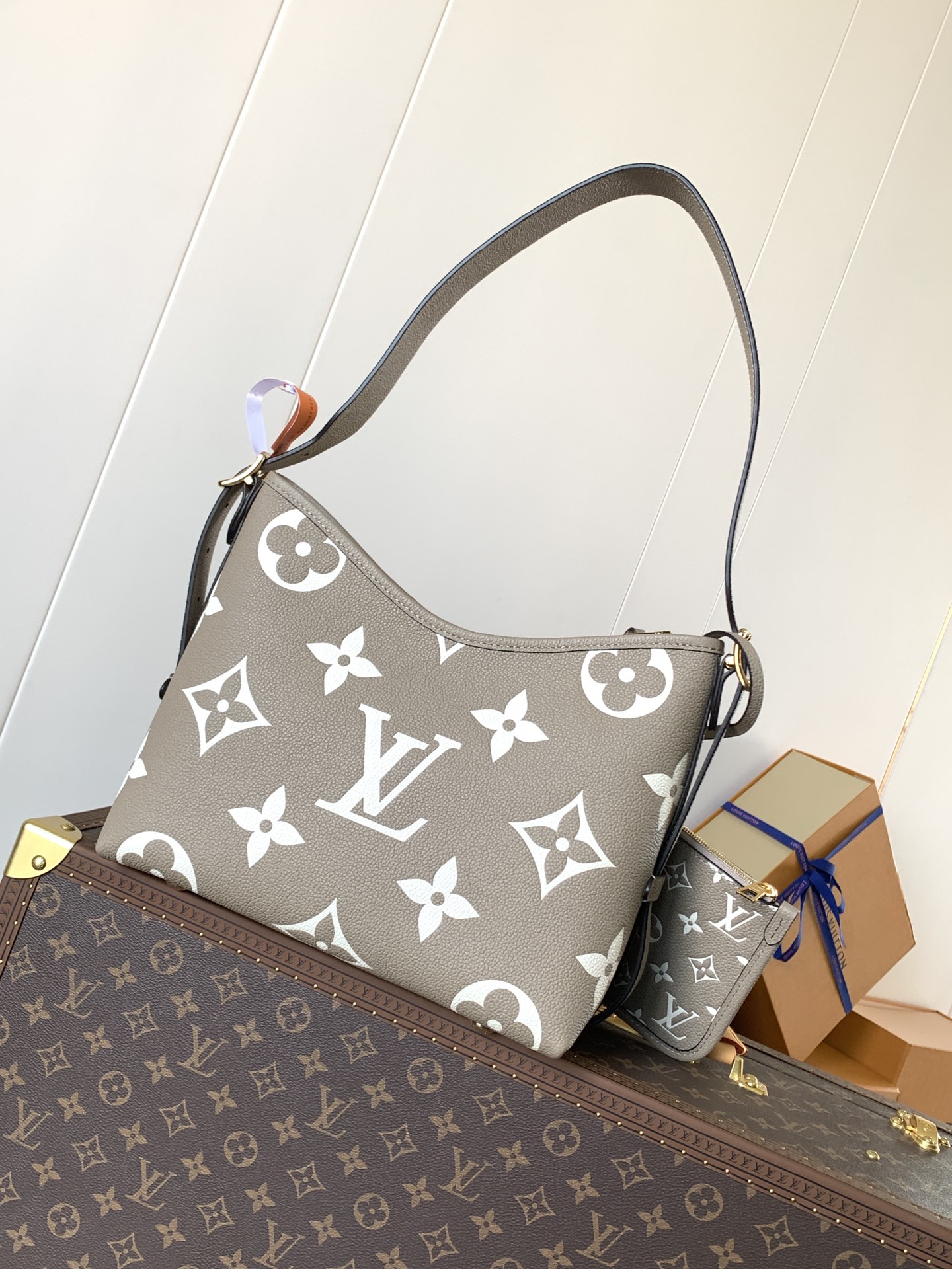 Variable Code Chip LV M47180 ApricotCarryAll small handbag. Monogram Empreinte embossed leather. Detachable zipper bag