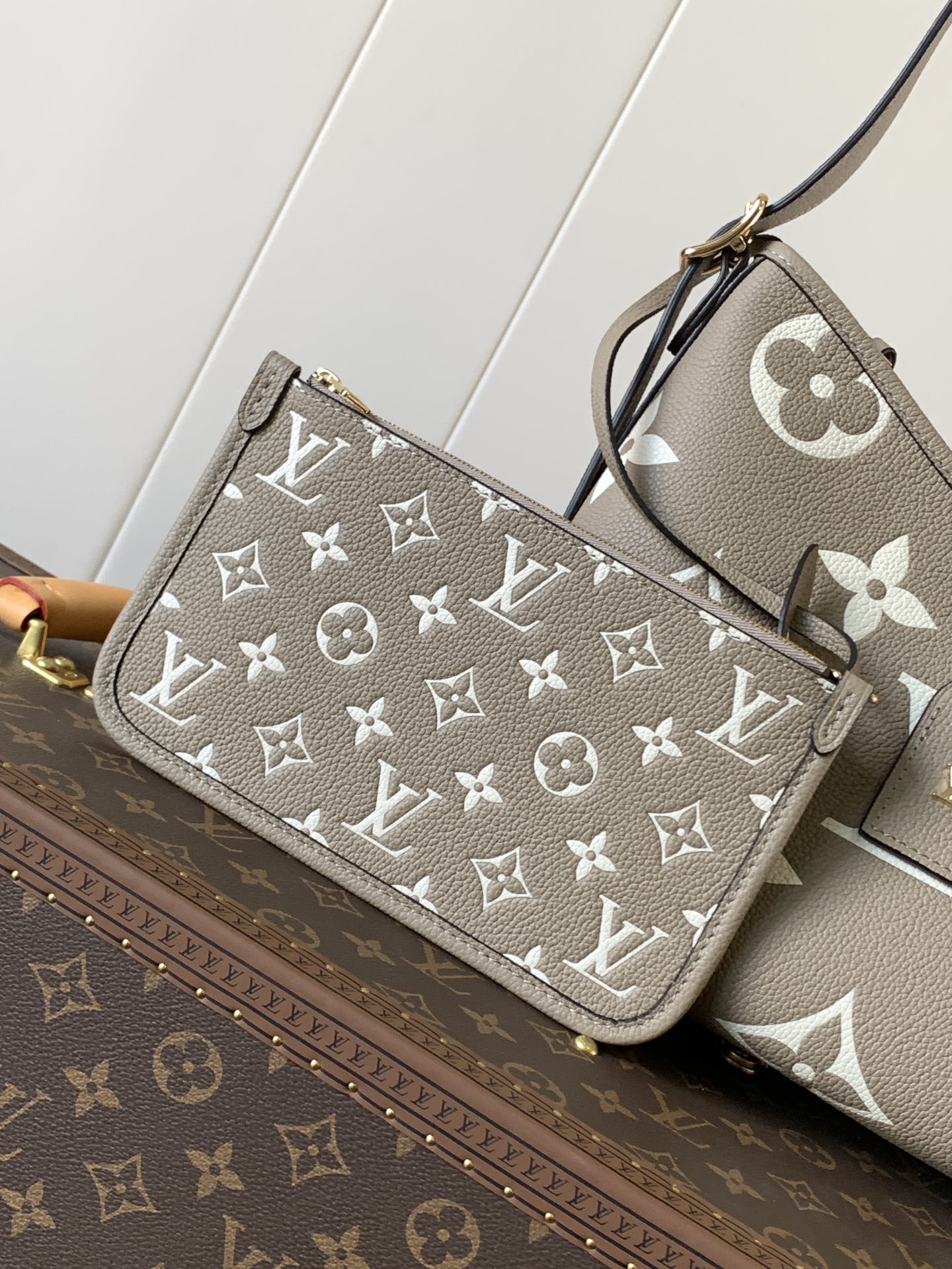 Variable Code Chip LV M47180 ApricotCarryAll small handbag. Monogram Empreinte embossed leather. Detachable zipper bag