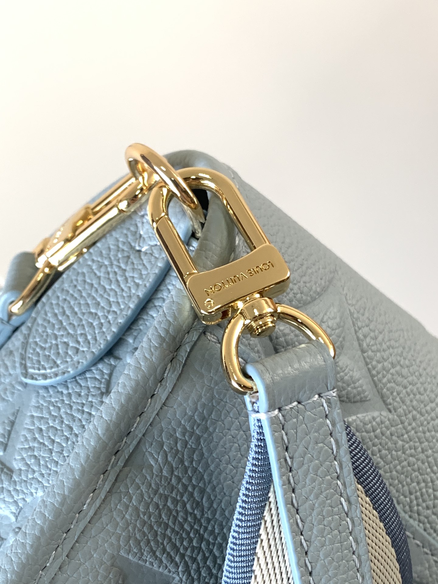 Variable Code Chip LV M46846 Haze blue Diane Handbag Monogram Empreinte embossed leather removable wide jacquard shoulder strap