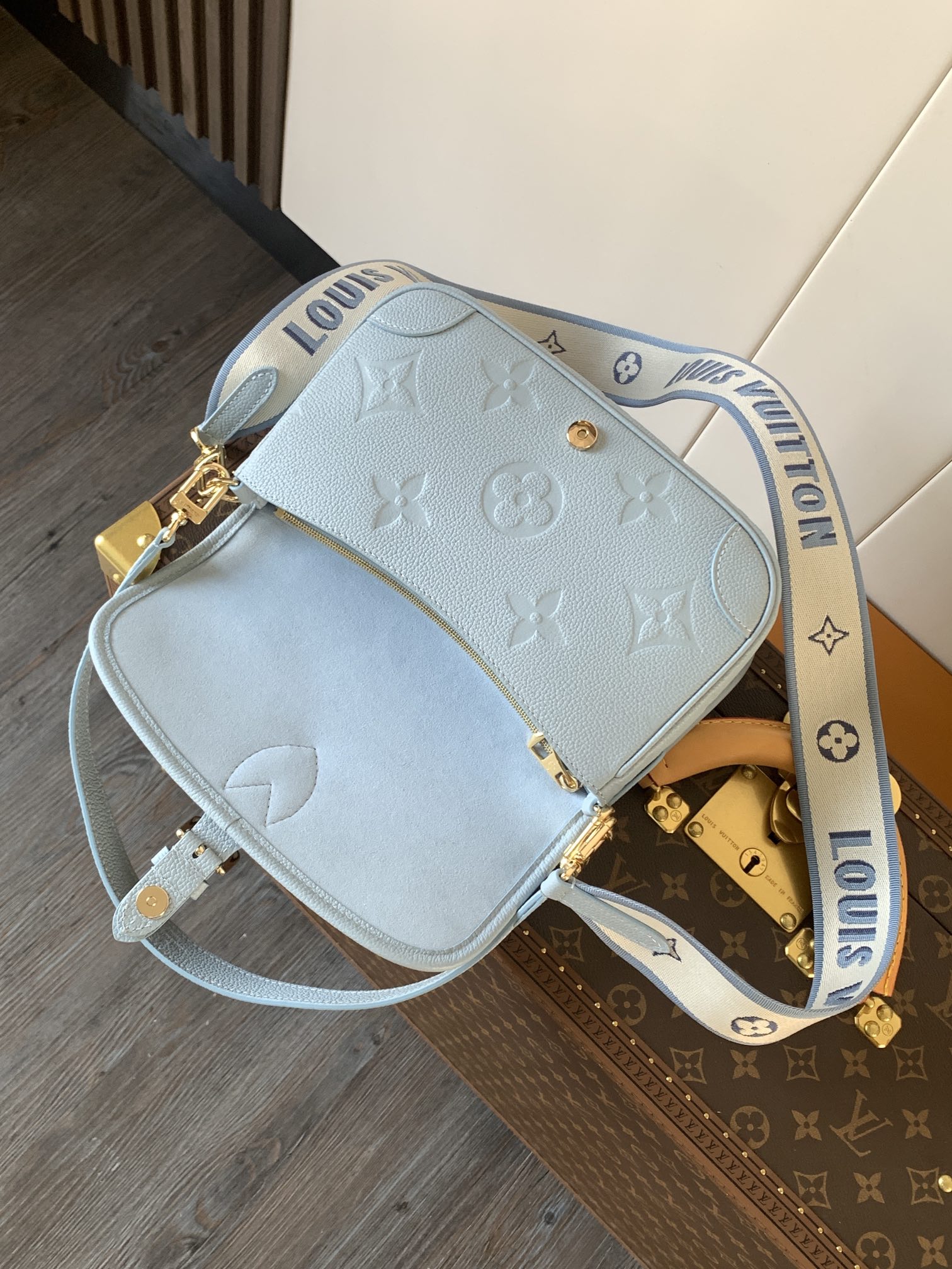 Variable Code Chip LV M46846 Haze blue Diane Handbag Monogram Empreinte embossed leather removable wide jacquard shoulder strap