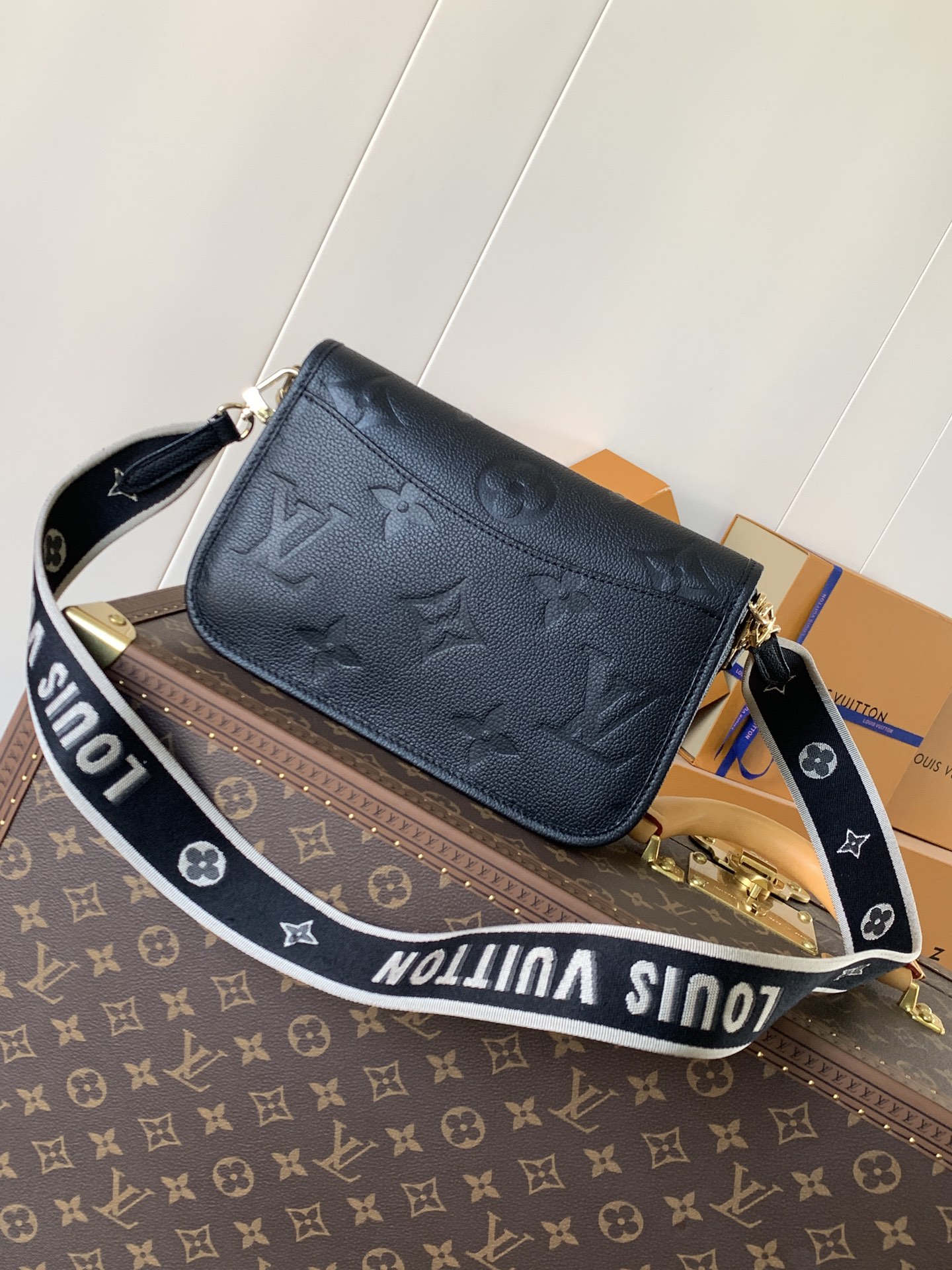 Variable Code Chip LV M46386 Black Diane Handbag Monogram Empreinte embossed leather removable wide jacquard shoulder strap