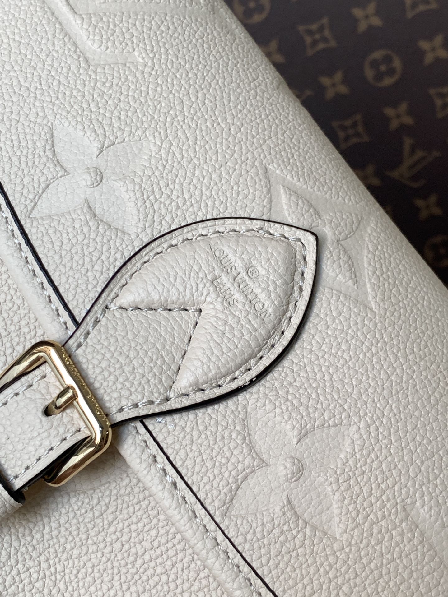 Variable Code Chip LV M46388 m whiteDiane Handbag Monogram Empreinte embossed leather removable wide jacquard shoulder strap