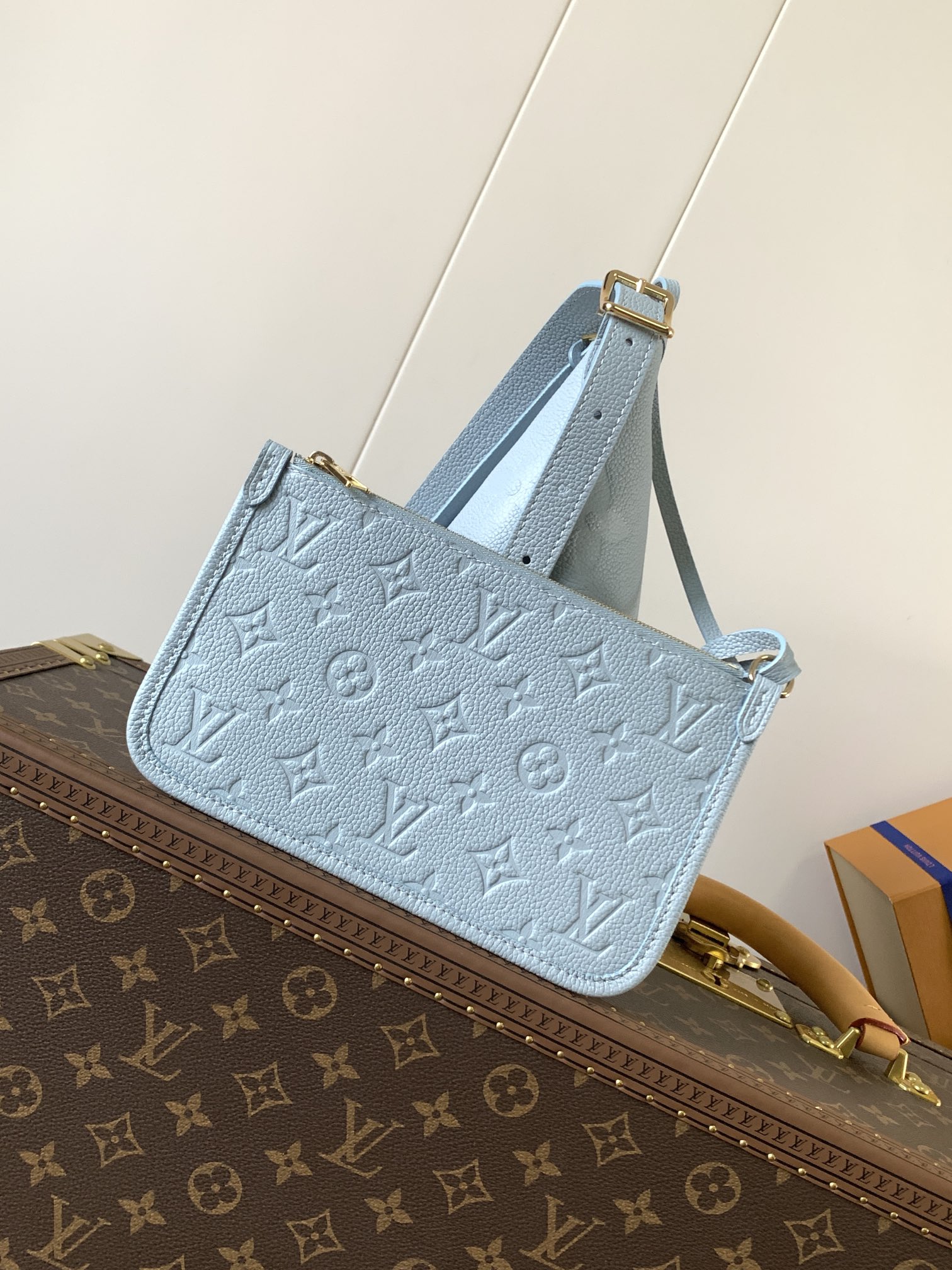 Variable Code Chip LV M47180 Baby blueCarryAll small handbag. Monogram Empreinte embossed leather. Detachable zipper bag