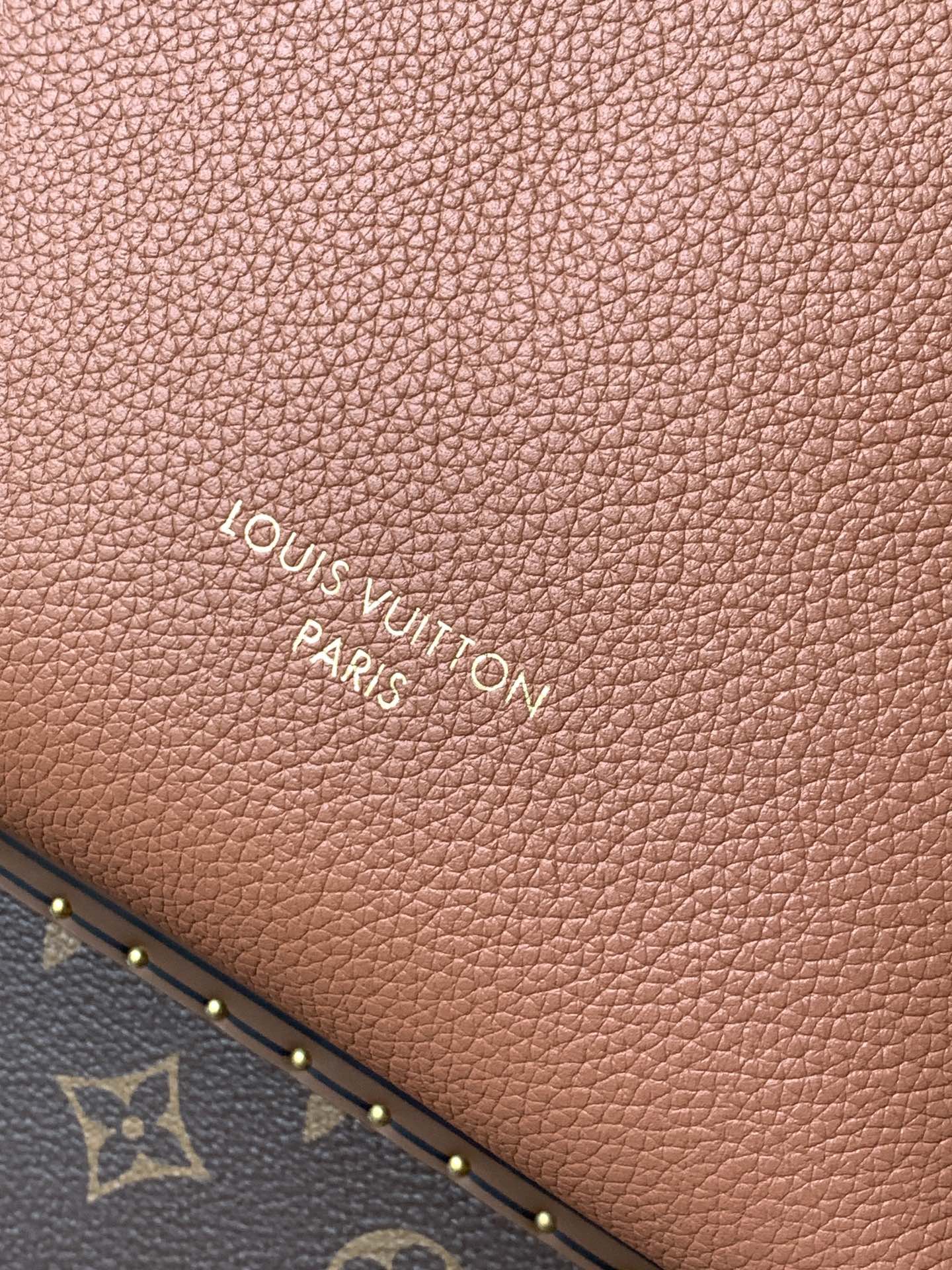 Variable Code Chip LV M25354 BrownLow Key Hobo small handbag cow leather. Lined with suede cow leather, disassembled Monogram ca