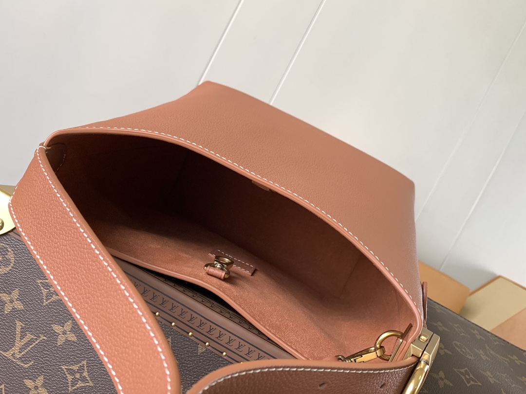 Variable Code Chip LV M25354 BrownLow Key Hobo small handbag cow leather. Lined with suede cow leather, disassembled Monogram ca