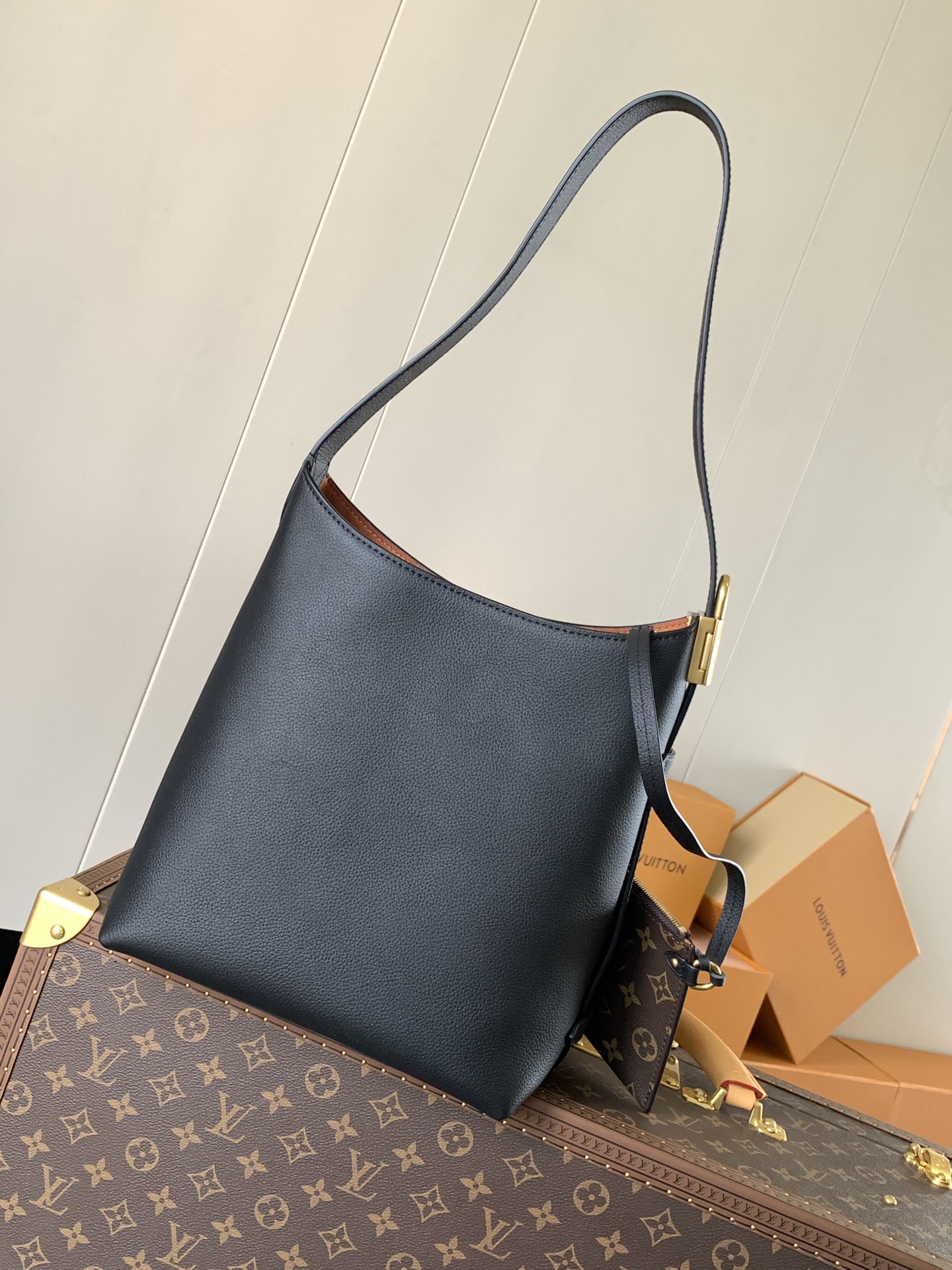 Variable Code Chip LV M25352 Black Low Key Hobo small handbag cow leather. Lined with suede cow leather, disassembled Monogram c