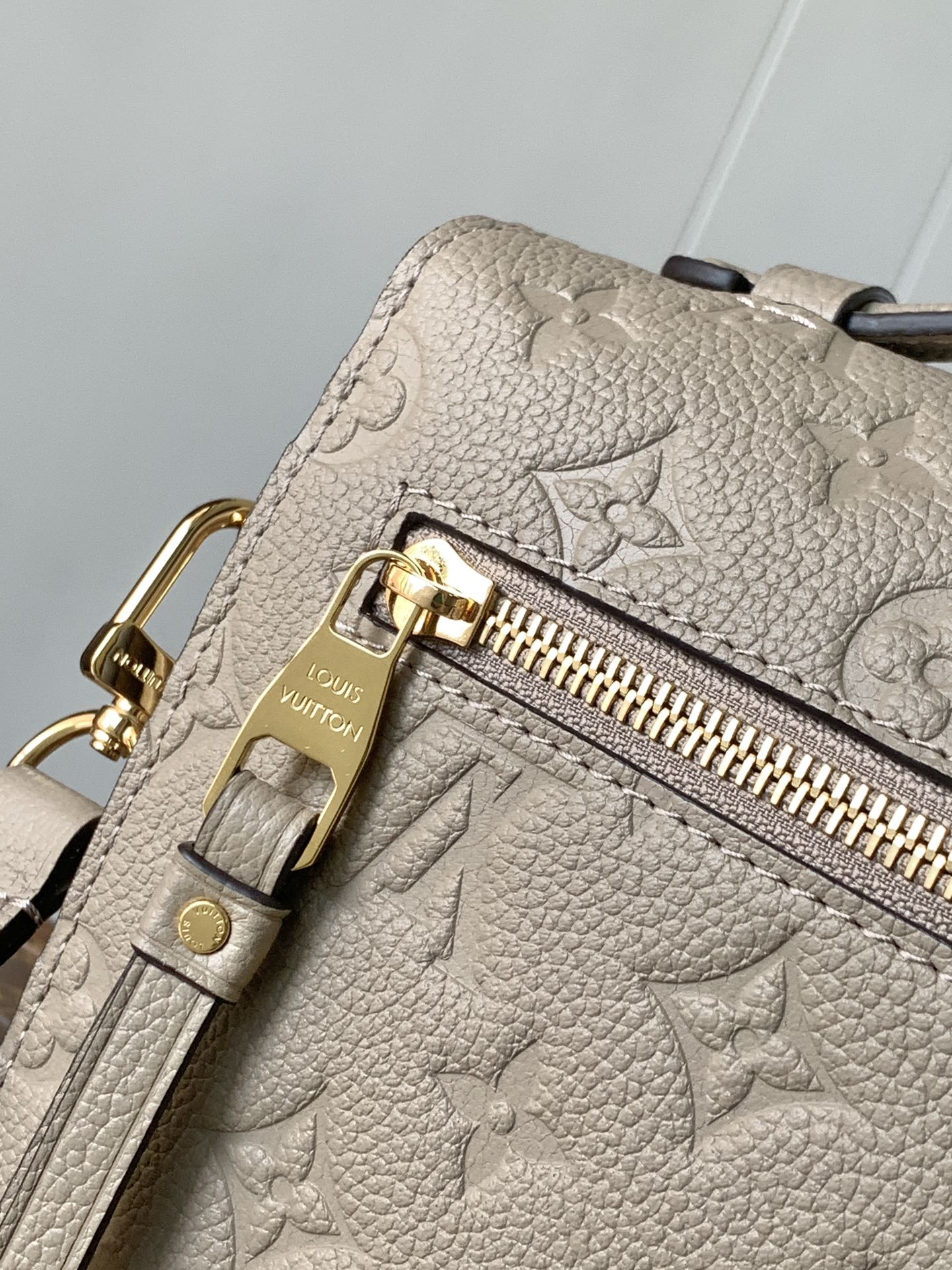 Variable Code Chip LV M44881 Apricot POCHETTE METIS handbag. Pochette Metis handbag. Monogram Empreinte leather