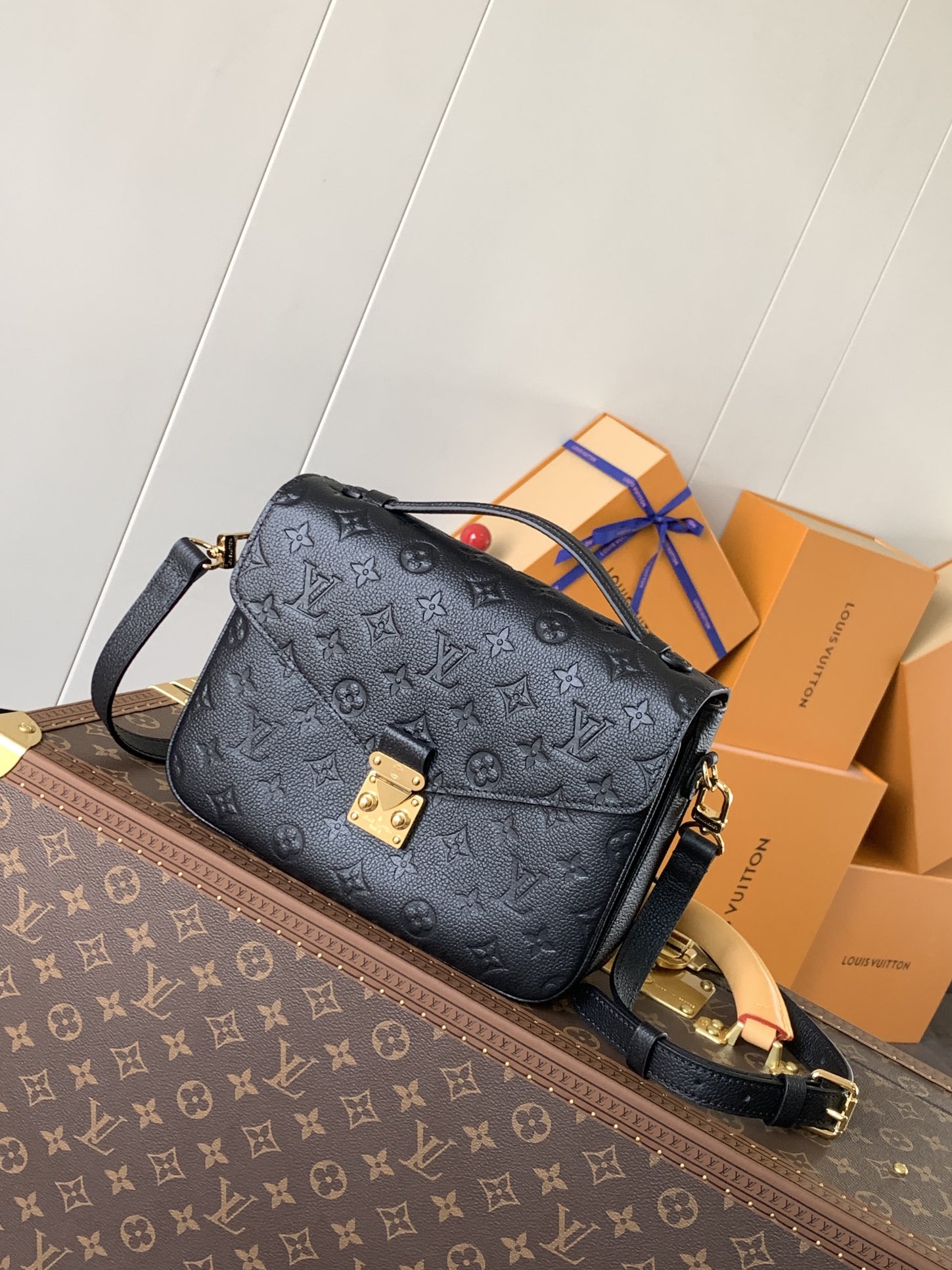 Variable Code Chip LV M41487 Black POCHETTE METIS handbag. Pochette Metis handbag. Monogram Empreinte leather