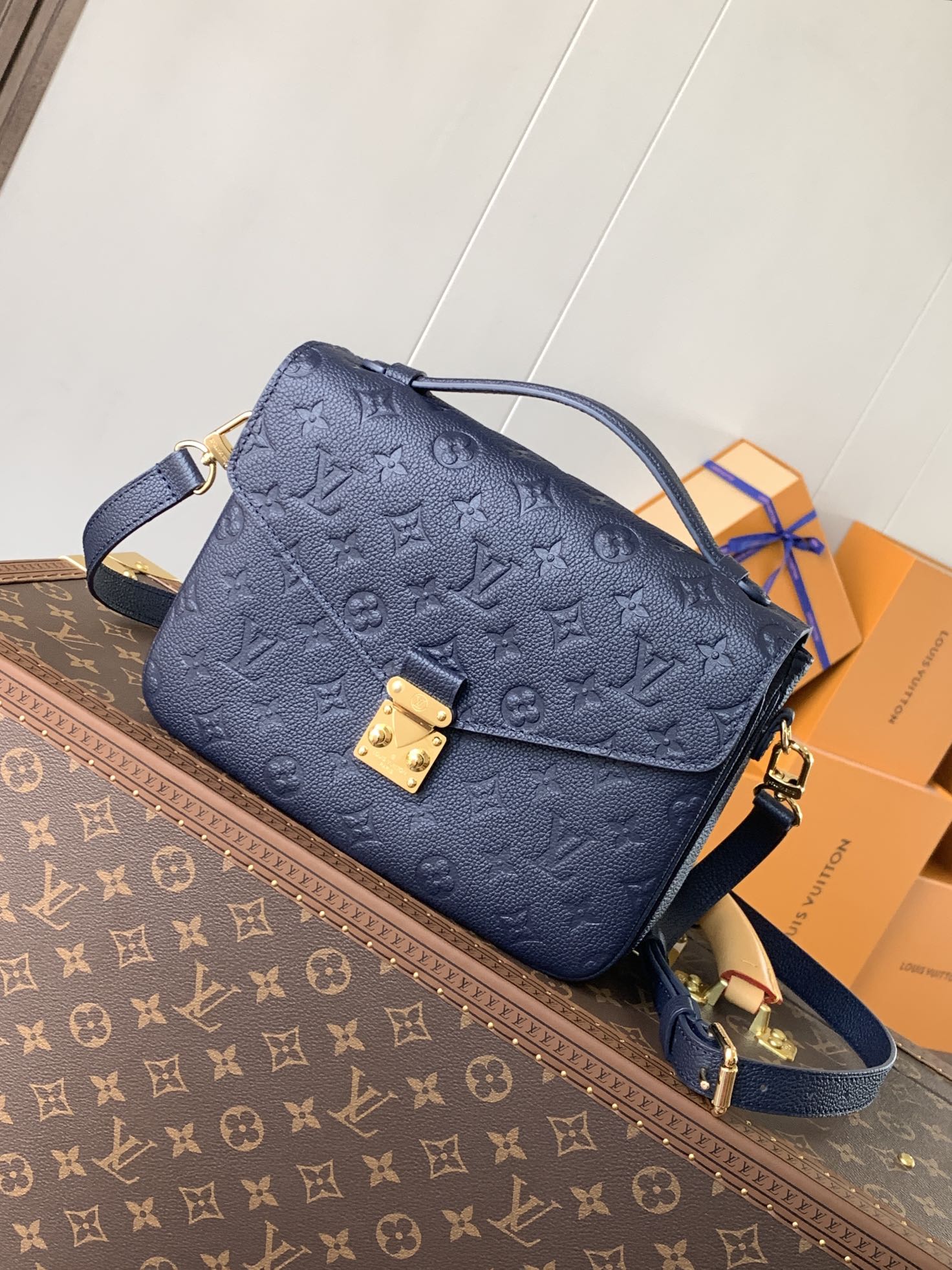 Variable Code Chip LV M47142 New Blue POCHETTE METIS handbag. Pochette Metis handbag. Monogram Empreinte leather