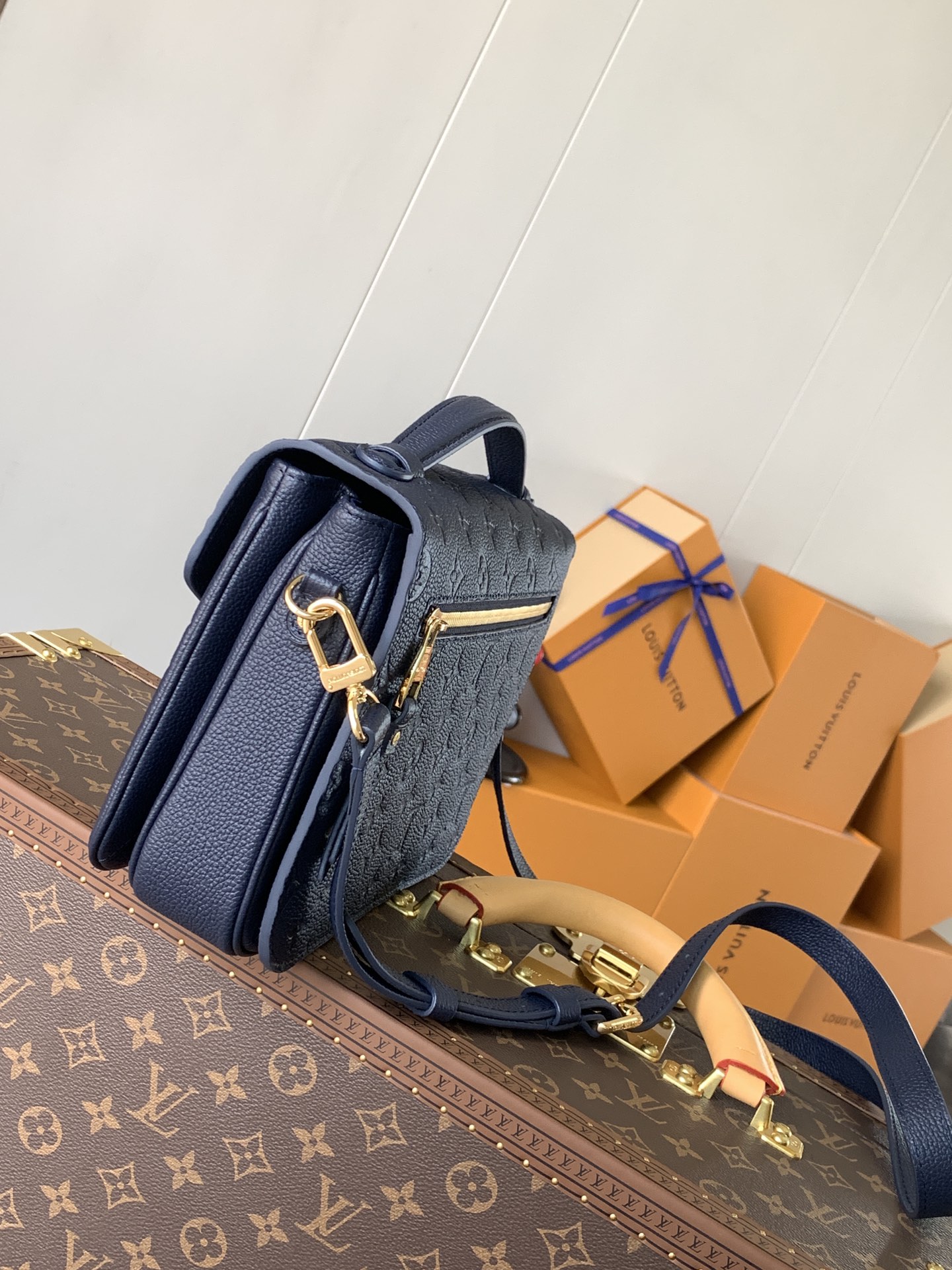 Variable Code Chip LV M47142 New Blue POCHETTE METIS handbag. Pochette Metis handbag. Monogram Empreinte leather