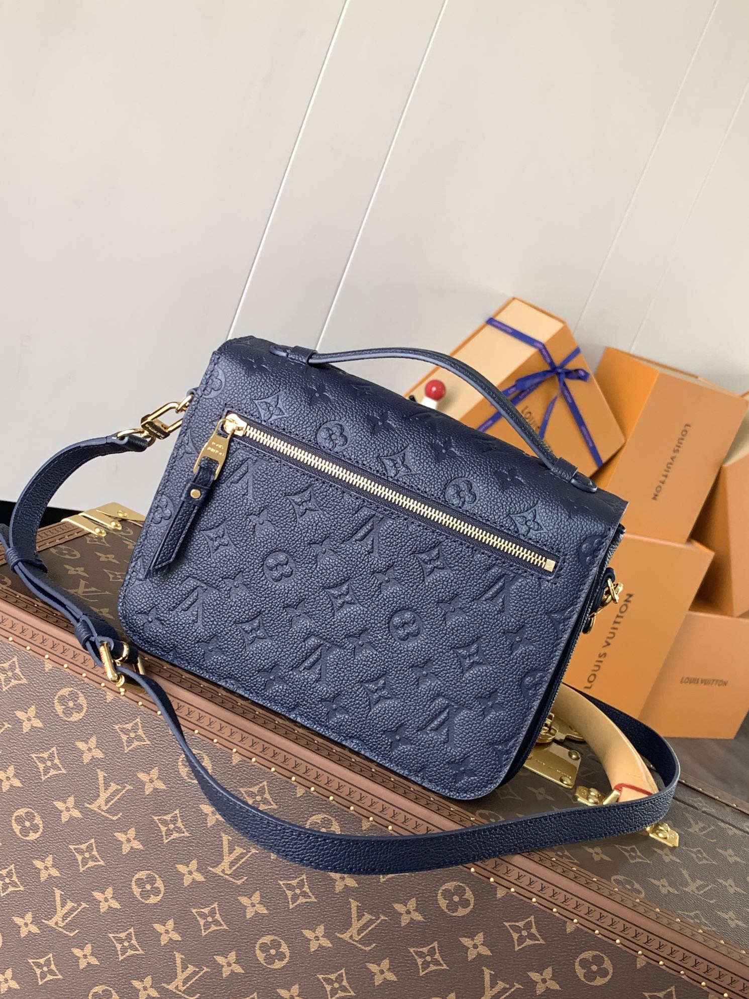 Variable Code Chip LV M47142 New Blue POCHETTE METIS handbag. Pochette Metis handbag. Monogram Empreinte leather