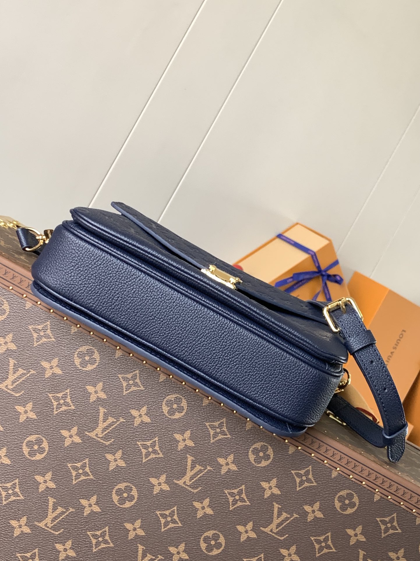 Variable Code Chip LV M47142 New Blue POCHETTE METIS handbag. Pochette Metis handbag. Monogram Empreinte leather