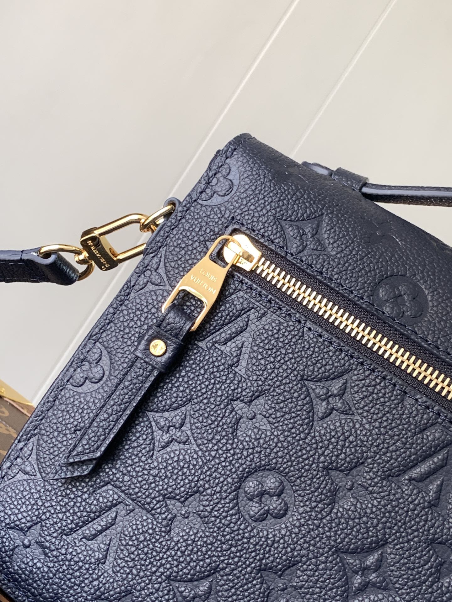 Variable Code Chip LV M47142 New Blue POCHETTE METIS handbag. Pochette Metis handbag. Monogram Empreinte leather