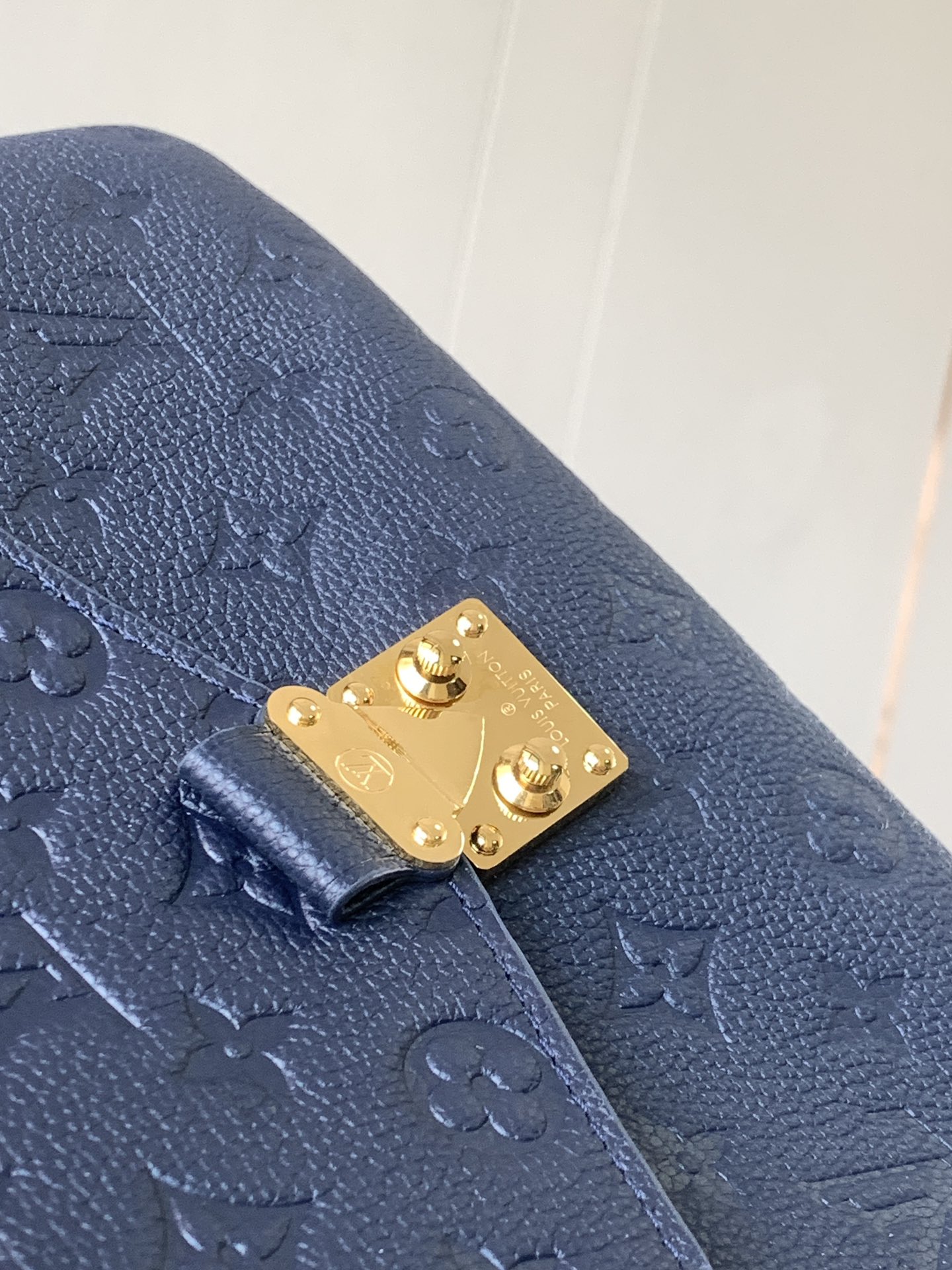 Variable Code Chip LV M47142 New Blue POCHETTE METIS handbag. Pochette Metis handbag. Monogram Empreinte leather