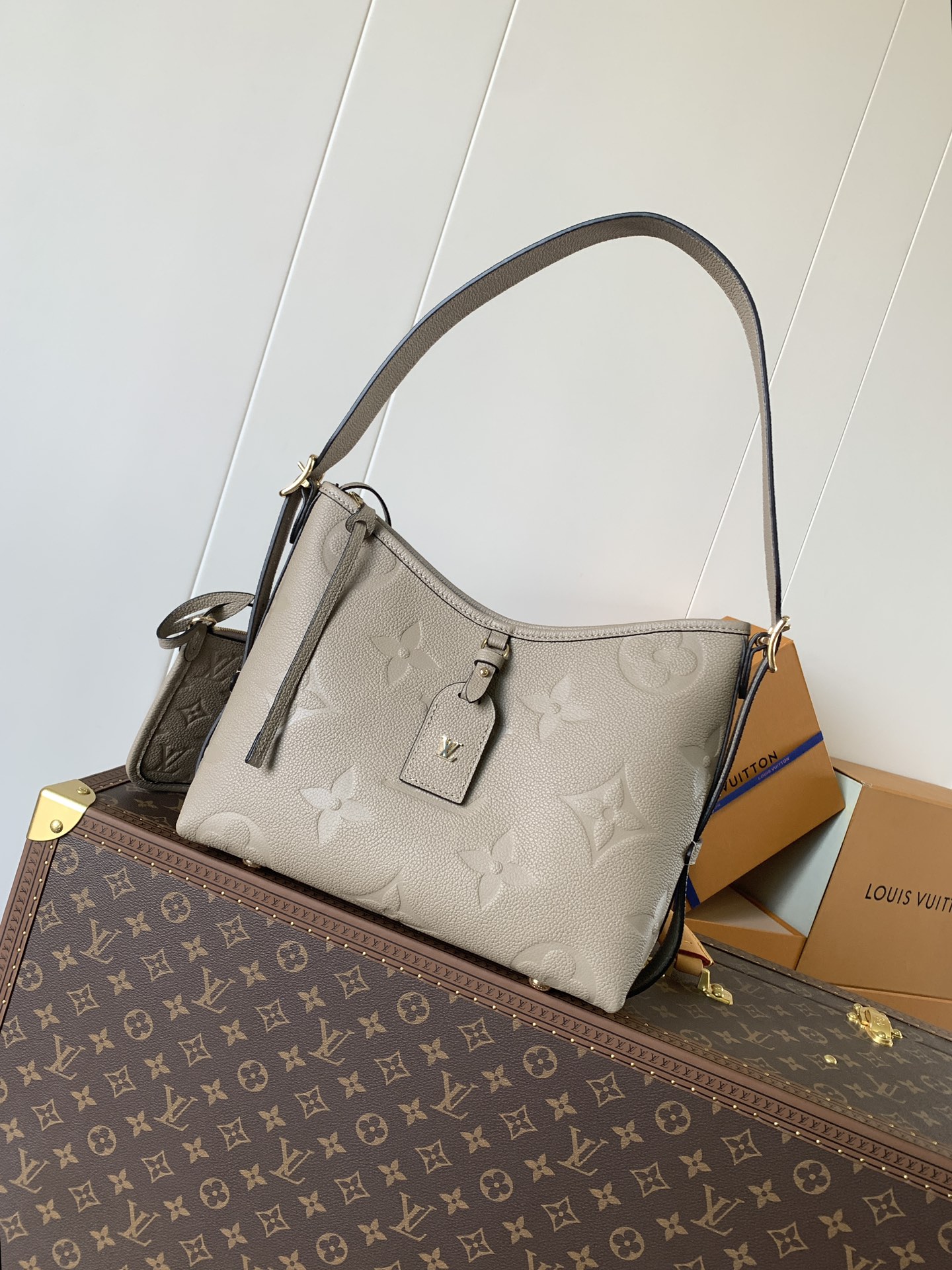 Variable Code Chip LV M46277 Apricot colorCarryAll small handbag. Monogram Empreinte embossed leather. Detachable zipper bag