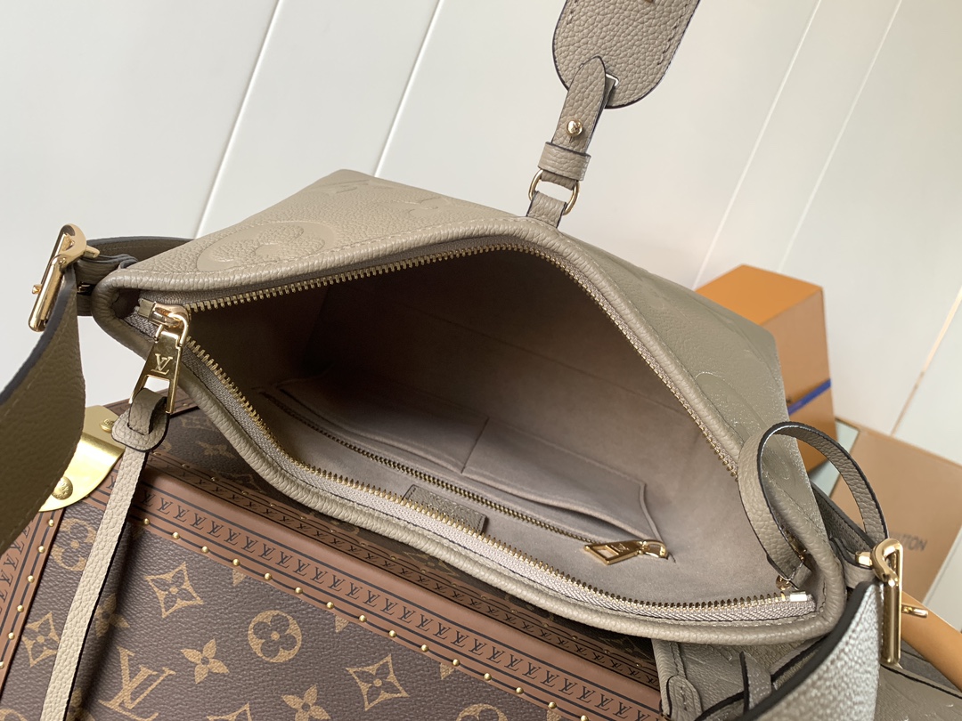 Variable Code Chip LV M46277 Apricot colorCarryAll small handbag. Monogram Empreinte embossed leather. Detachable zipper bag