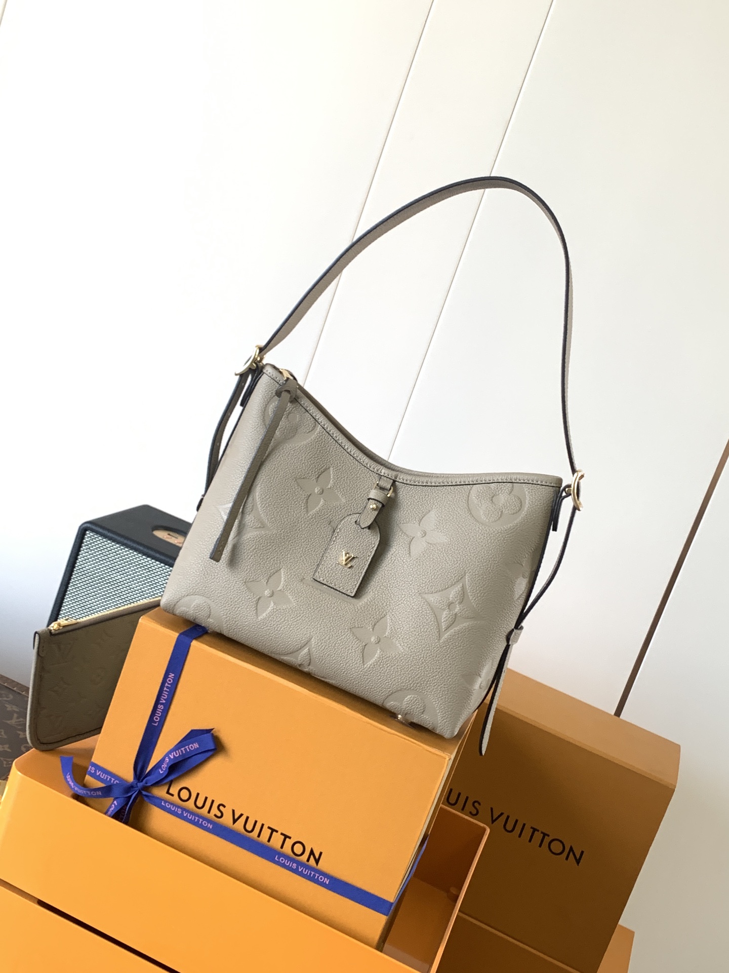 Variable Code Chip LV M46277 Apricot colorCarryAll small handbag. Monogram Empreinte embossed leather. Detachable zipper bag