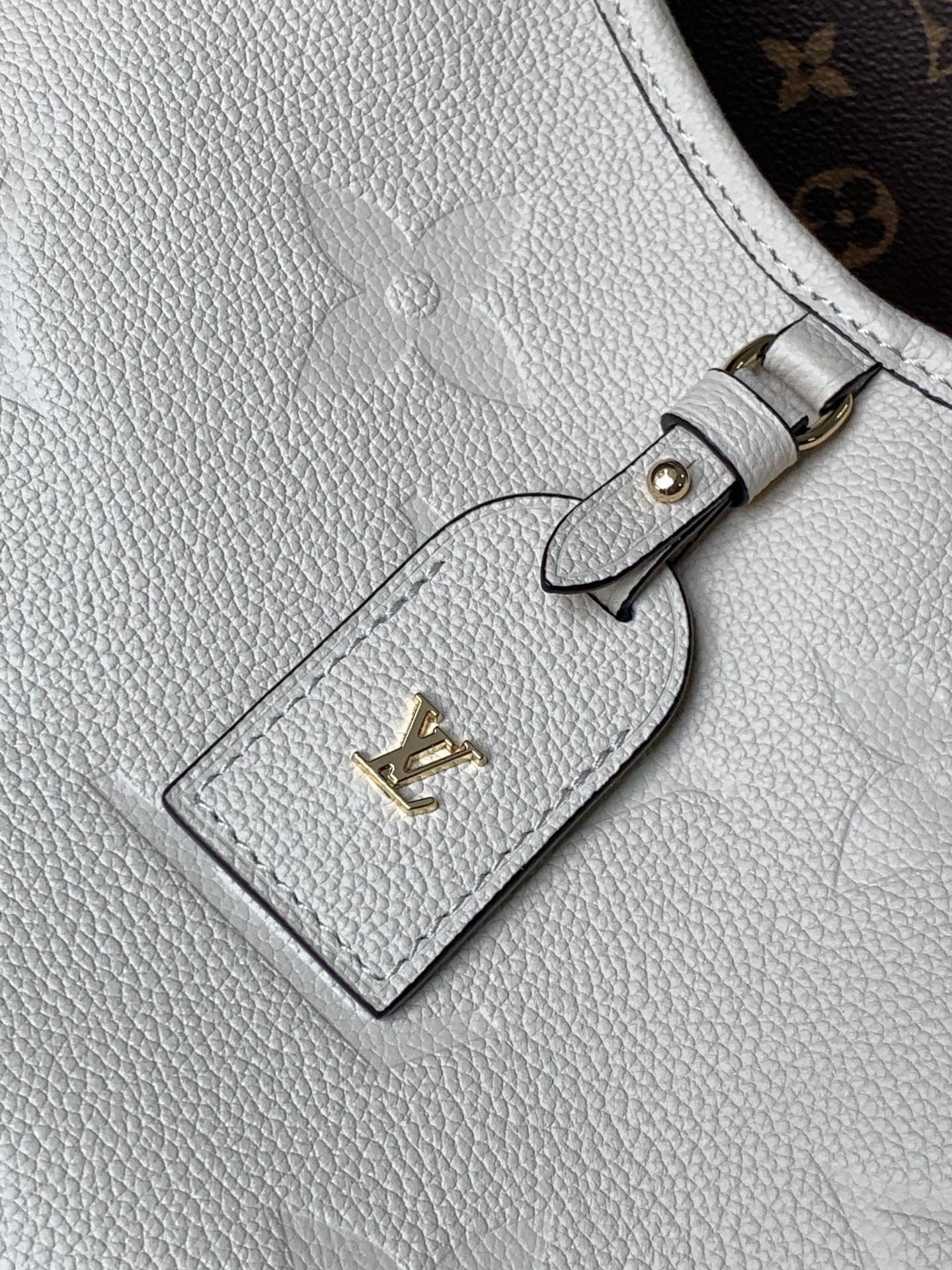 Variable Code Chip LV M46293 WhiteCarryAll small handbag. Monogram Empreinte embossed leather. Detachable zipper bag