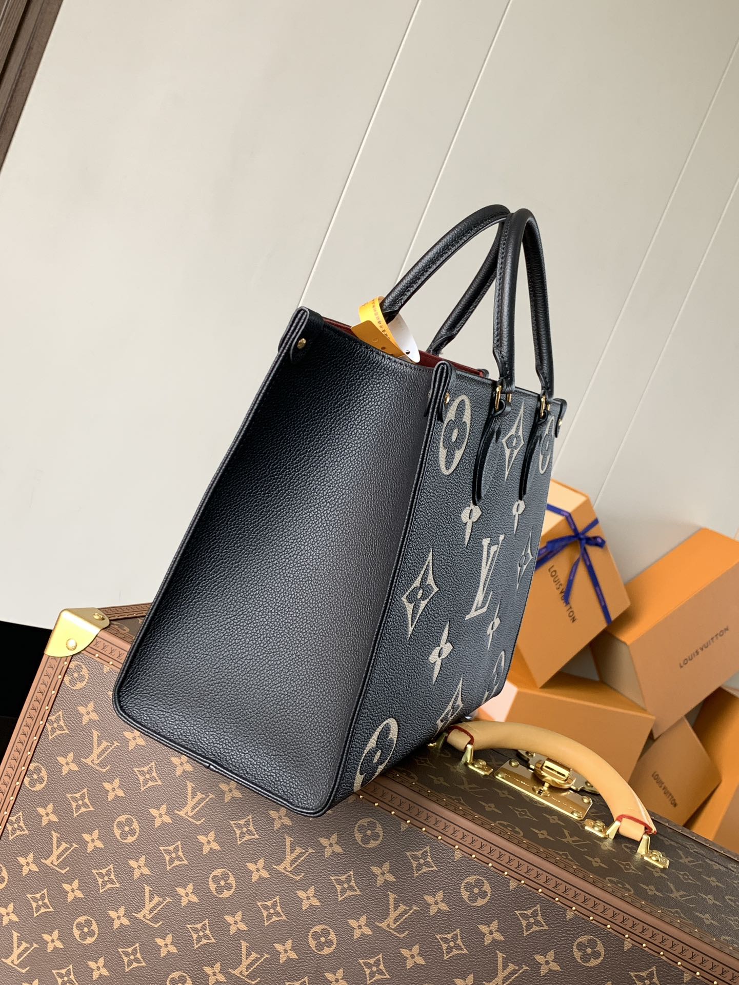 Variable Code Chip LV M45495 Black embossed OnTheGo medium handbag. Monogram Empreinte leather. Rolled leather handle and long s