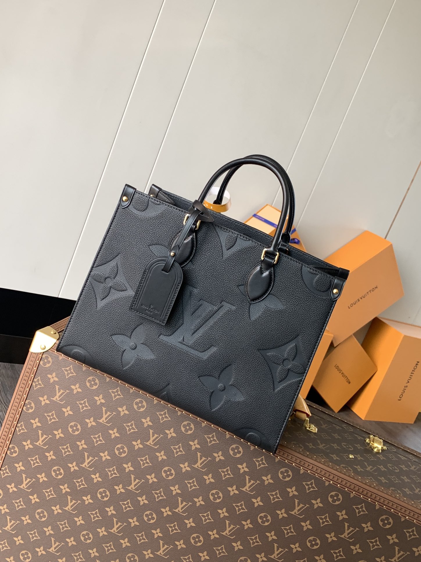 Variable Code Chip LV M45595 Black OnTheGo medium handbag. Monogram Empreinte leather. Rolled leather handle and long shoulder s