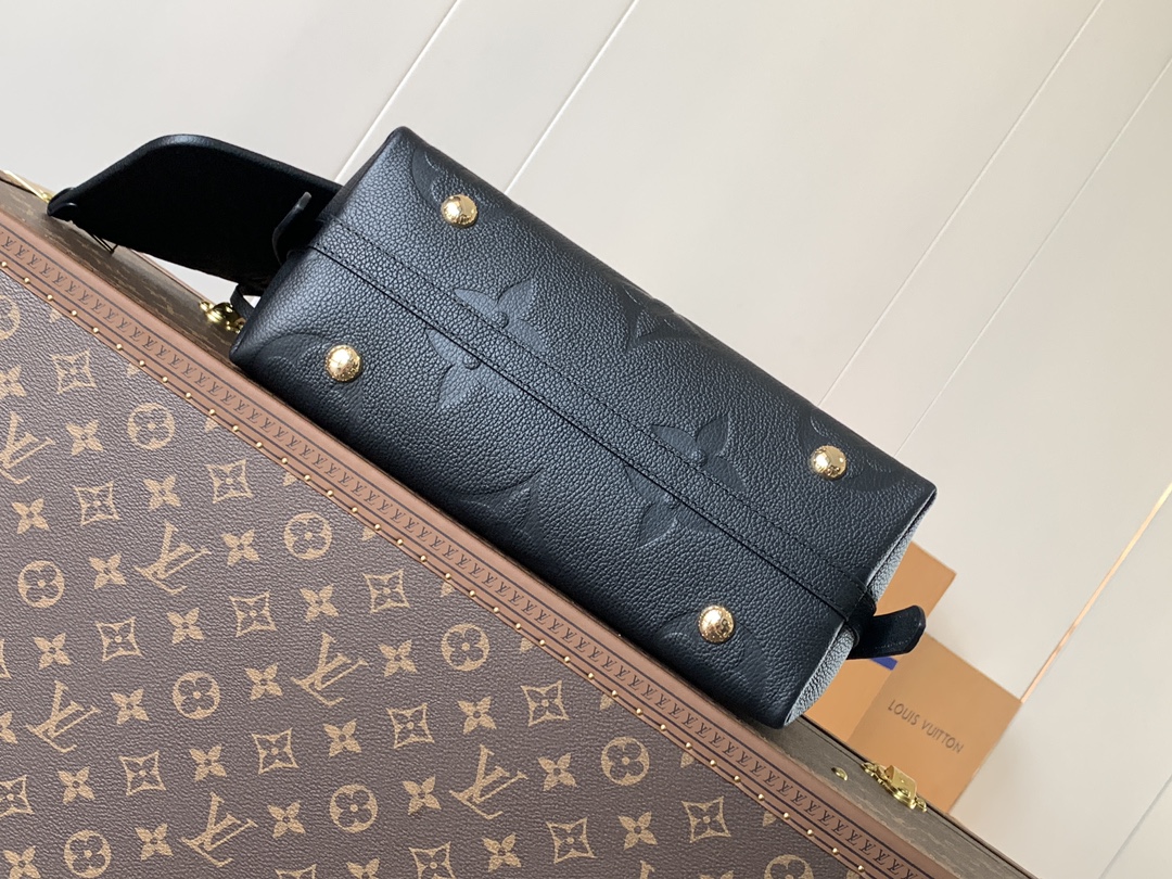 Variable Code Chip LV M46288 BlackCarryAll small handbag. Monogram Empreinte embossed leather. Detachable zipper bag