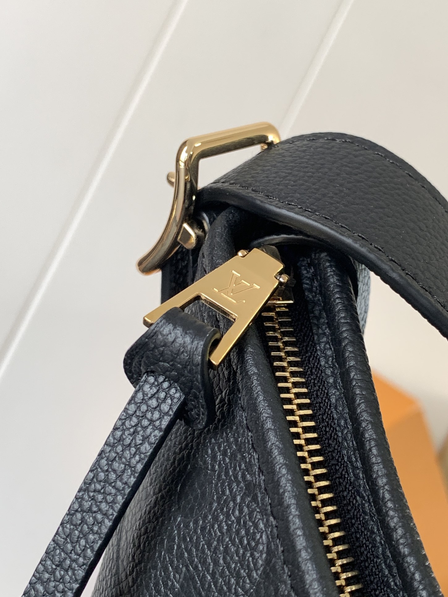 Variable Code Chip LV M46288 BlackCarryAll small handbag. Monogram Empreinte embossed leather. Detachable zipper bag