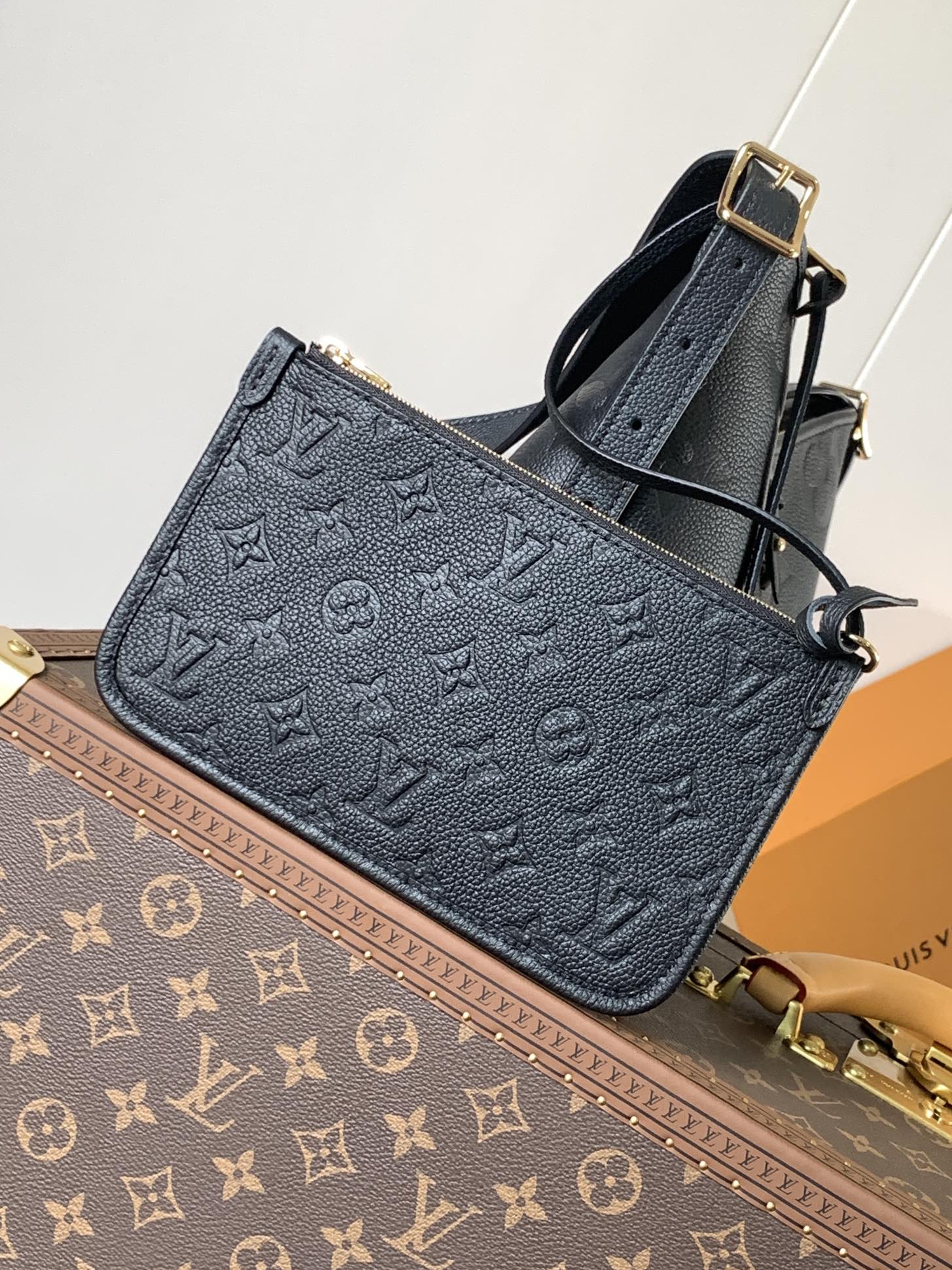 Variable Code Chip LV M46288 BlackCarryAll small handbag. Monogram Empreinte embossed leather. Detachable zipper bag