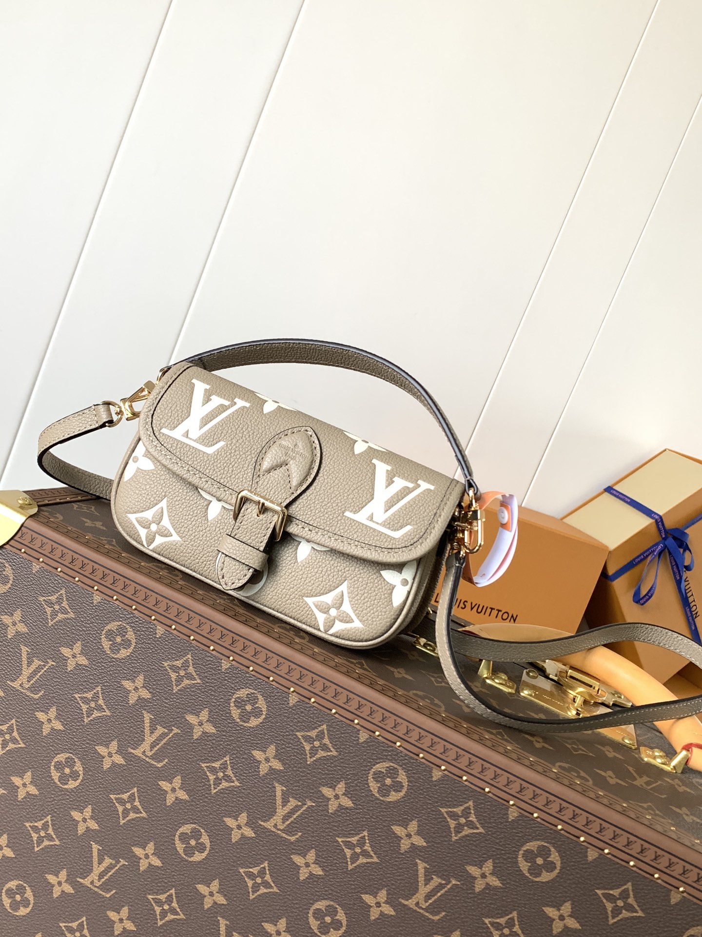 Variable Code Chip LV M83300 Apricot Nano Diane Handbag. Monogram Empreinte leather. Flap, magnetic buckle open and close