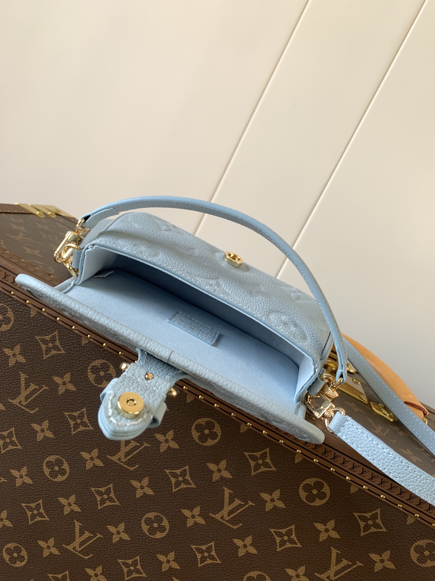 Variable Code Chip LV M83592 Blue.Nano Diane Handbag. Monogram Empreinte leather. Flap, magnetic buckle open and close