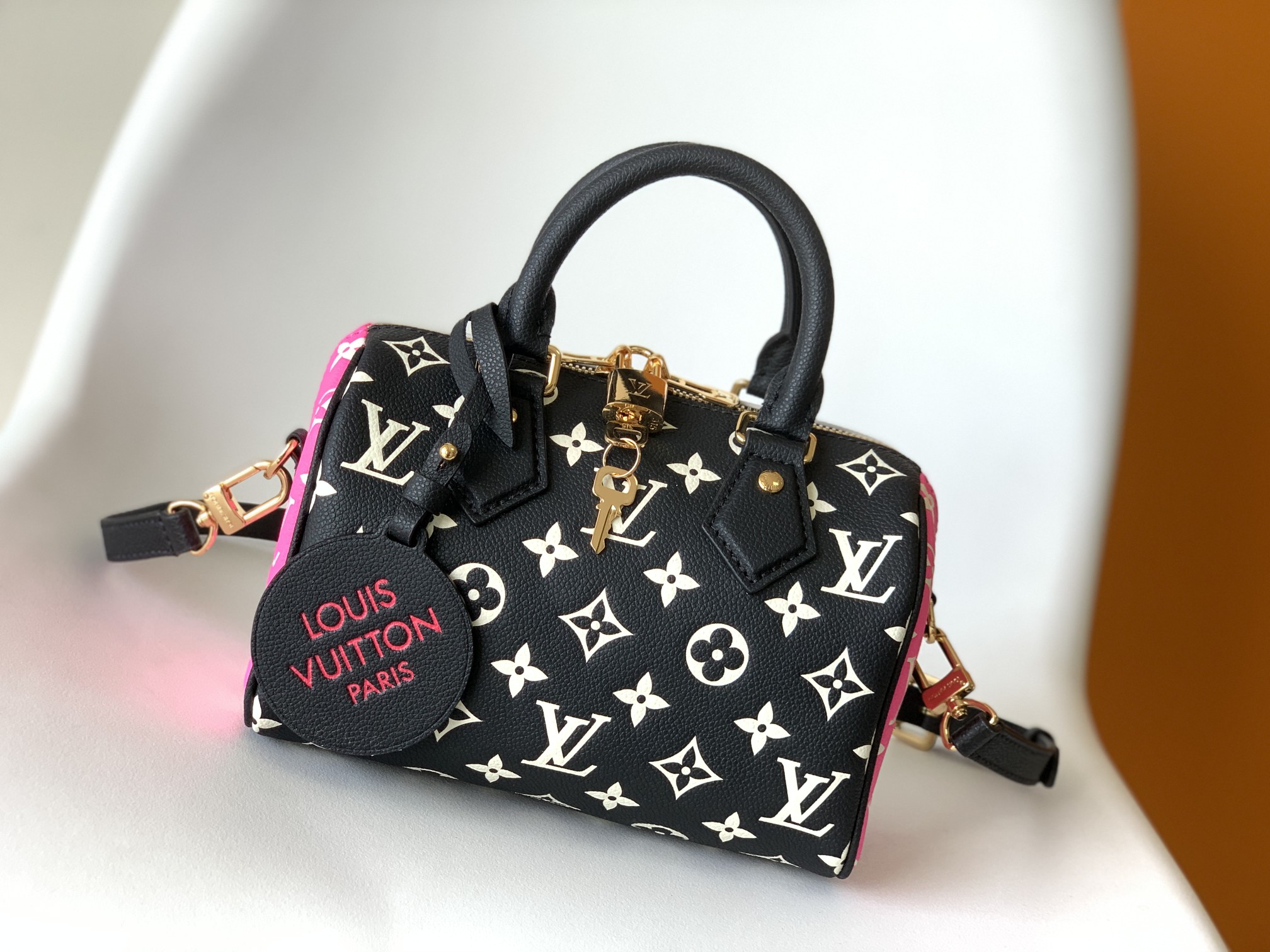 Louis Vuitton LV Speedy Pillow Bag Bandouli??re 20 ?C Black & White