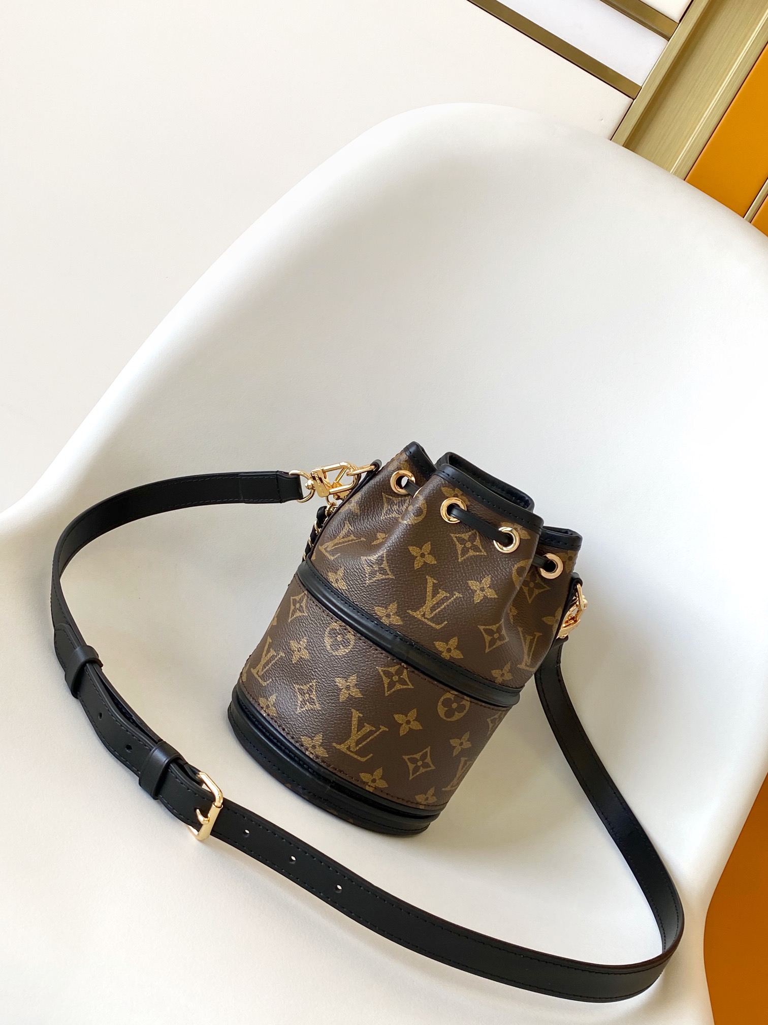 Louis Vuitton LV Cano?? Handbag M83480