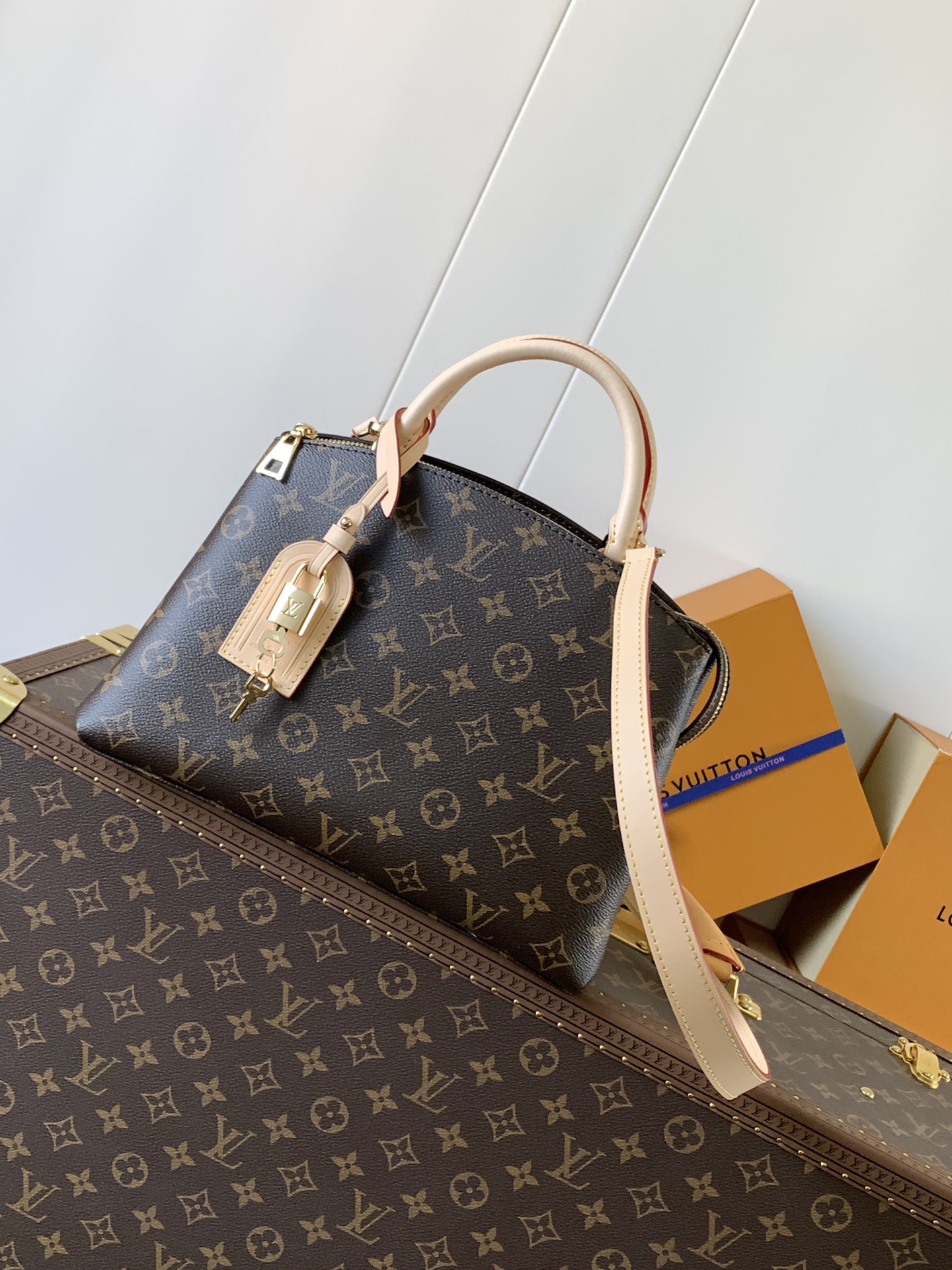 Louis Vuitton LV Grand Palais Handbag M45900