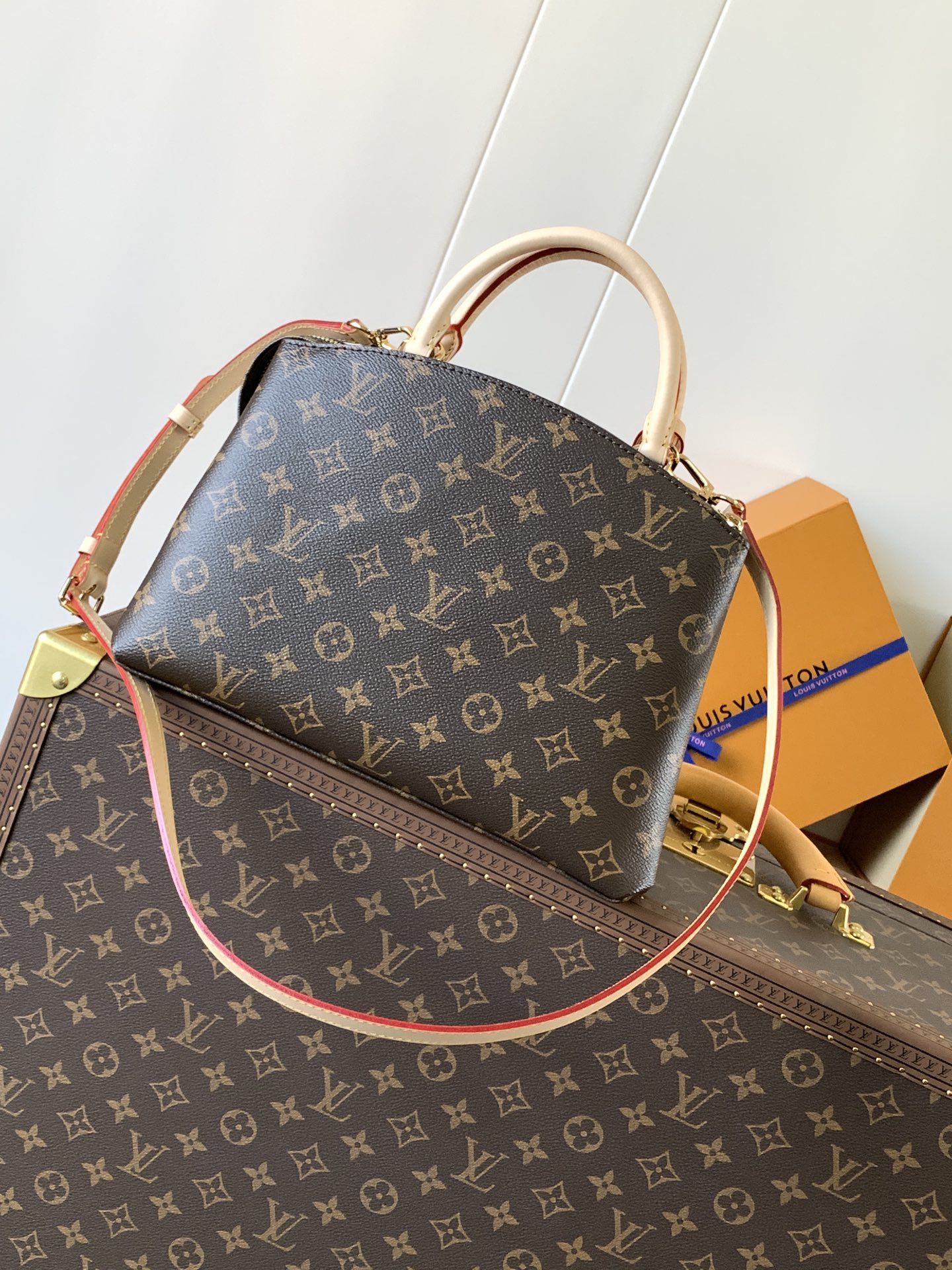 Louis Vuitton LV Grand Palais Handbag M45900