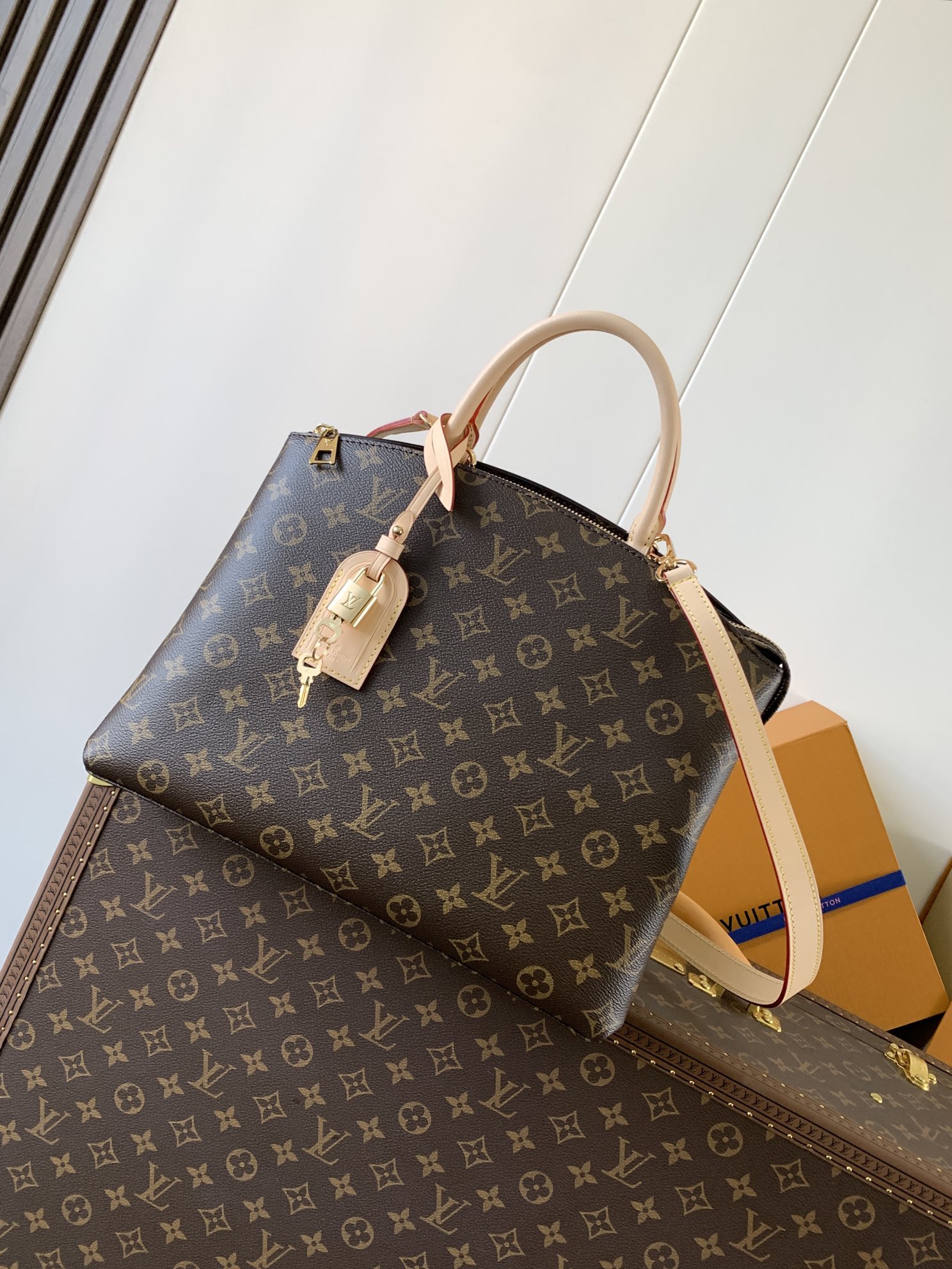 Louis Vuitton LV Grand Palais Handbag M45898