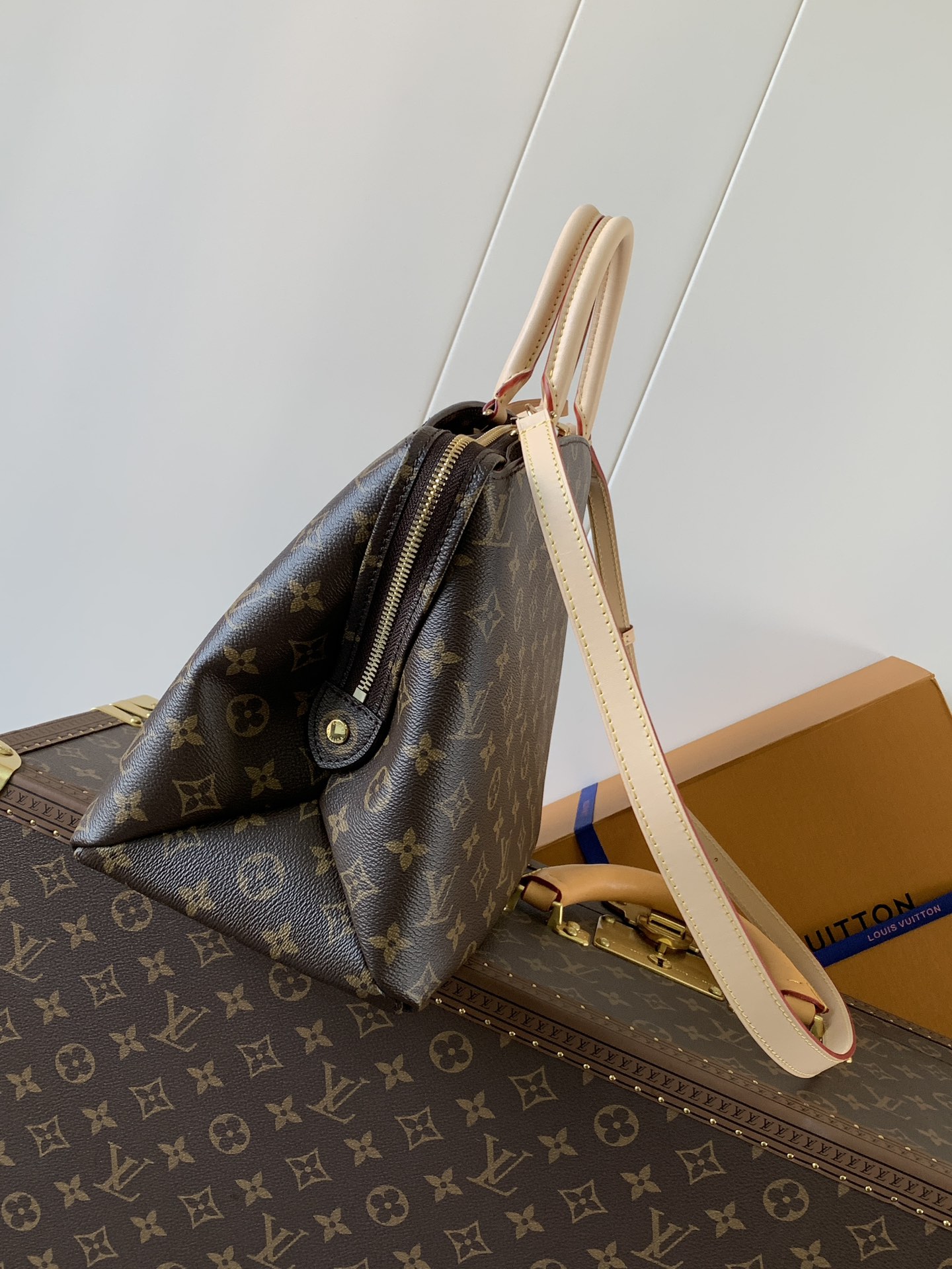 Louis Vuitton LV Grand Palais Handbag M45898