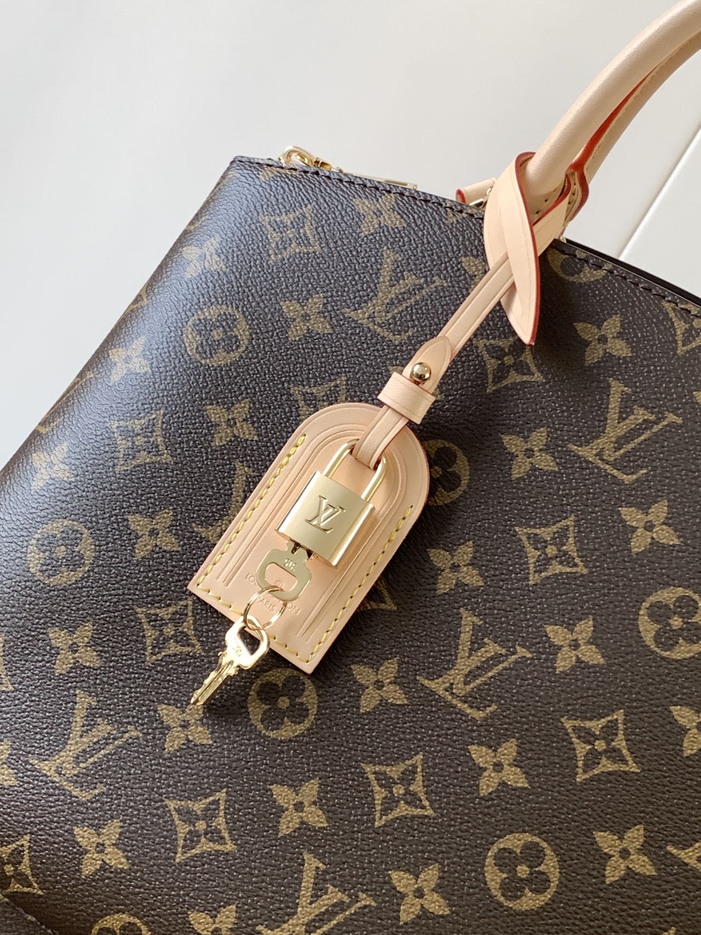 Louis Vuitton LV Grand Palais Handbag M45898