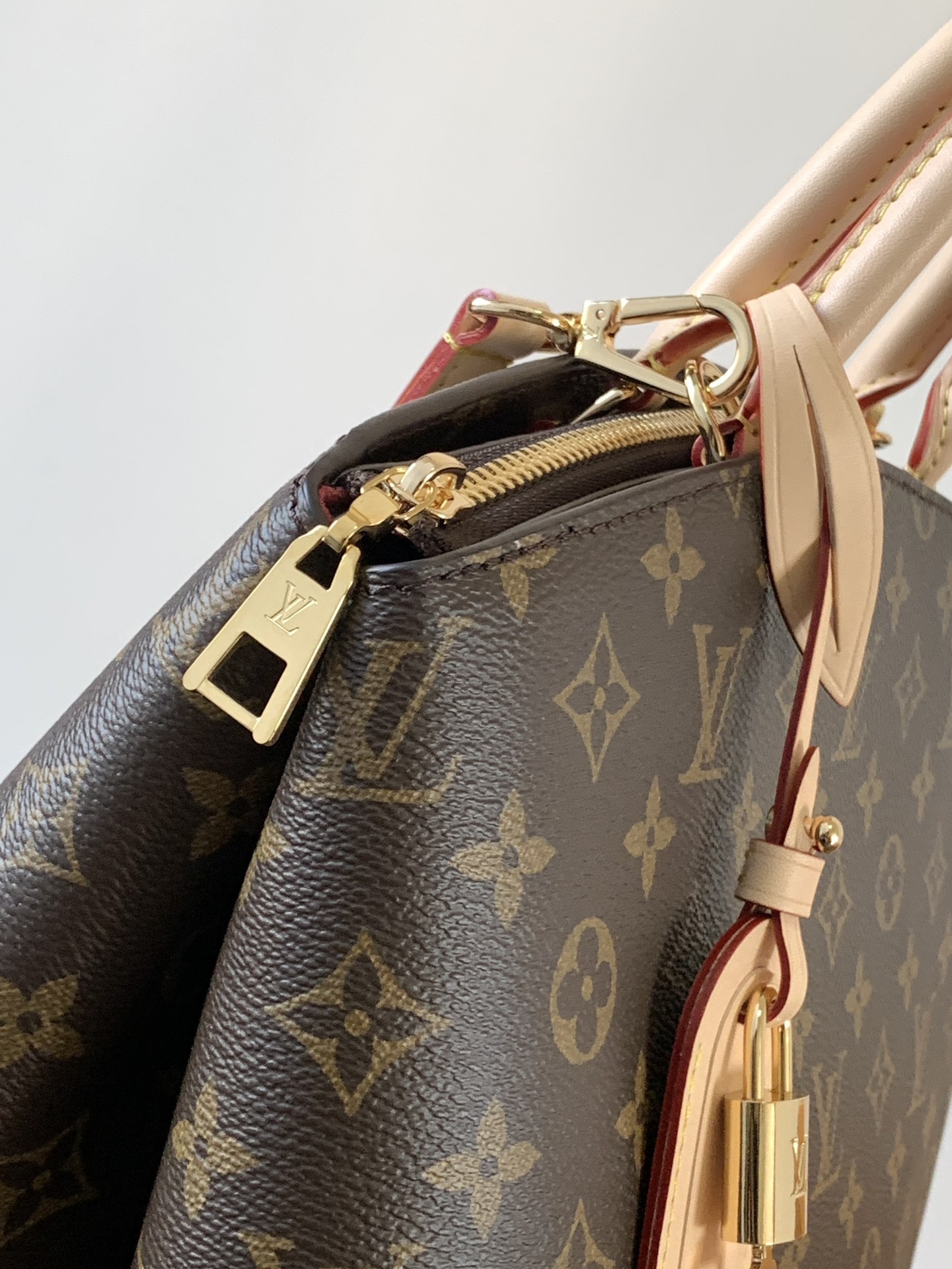 Louis Vuitton LV Grand Palais Handbag M45898