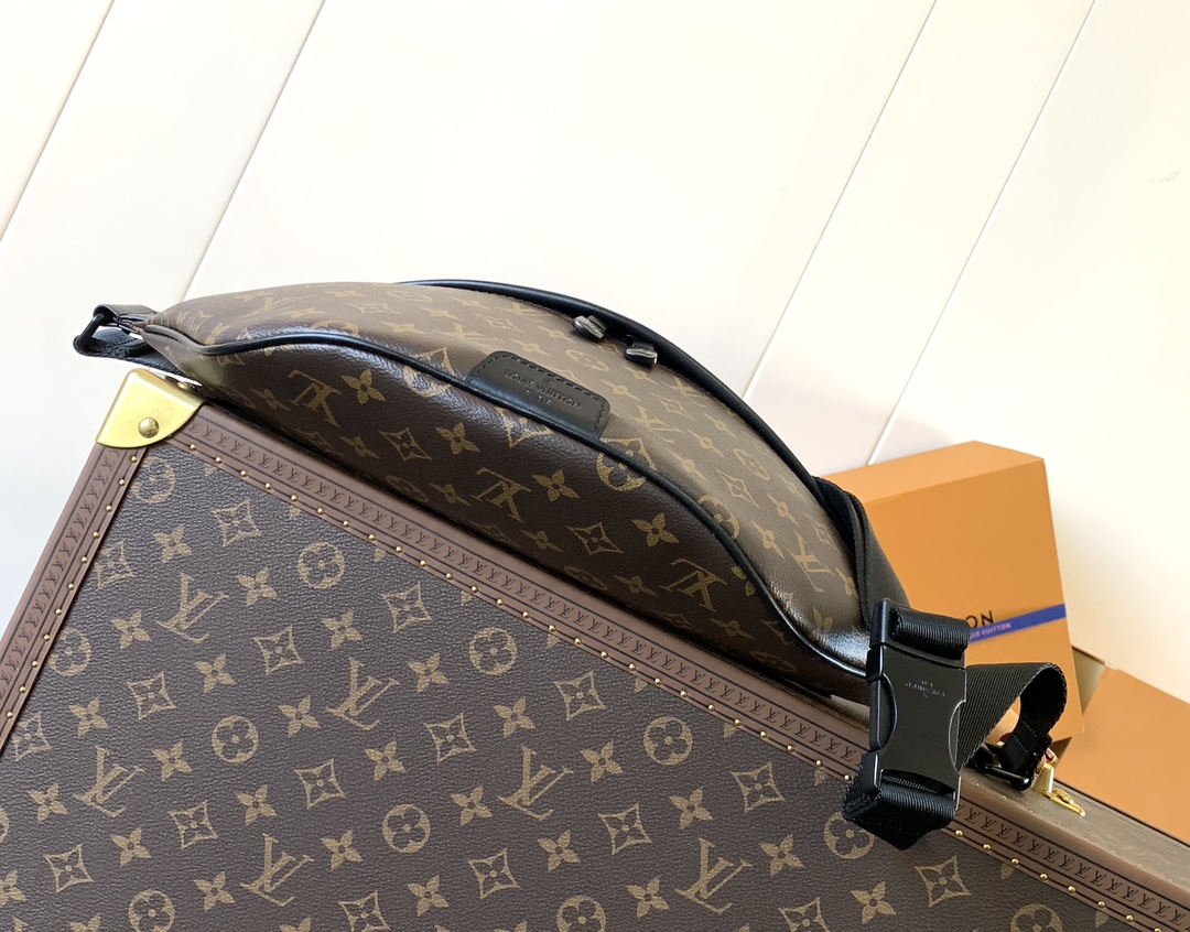 Louis Vuitton LV Discovery Waist Bag M44336