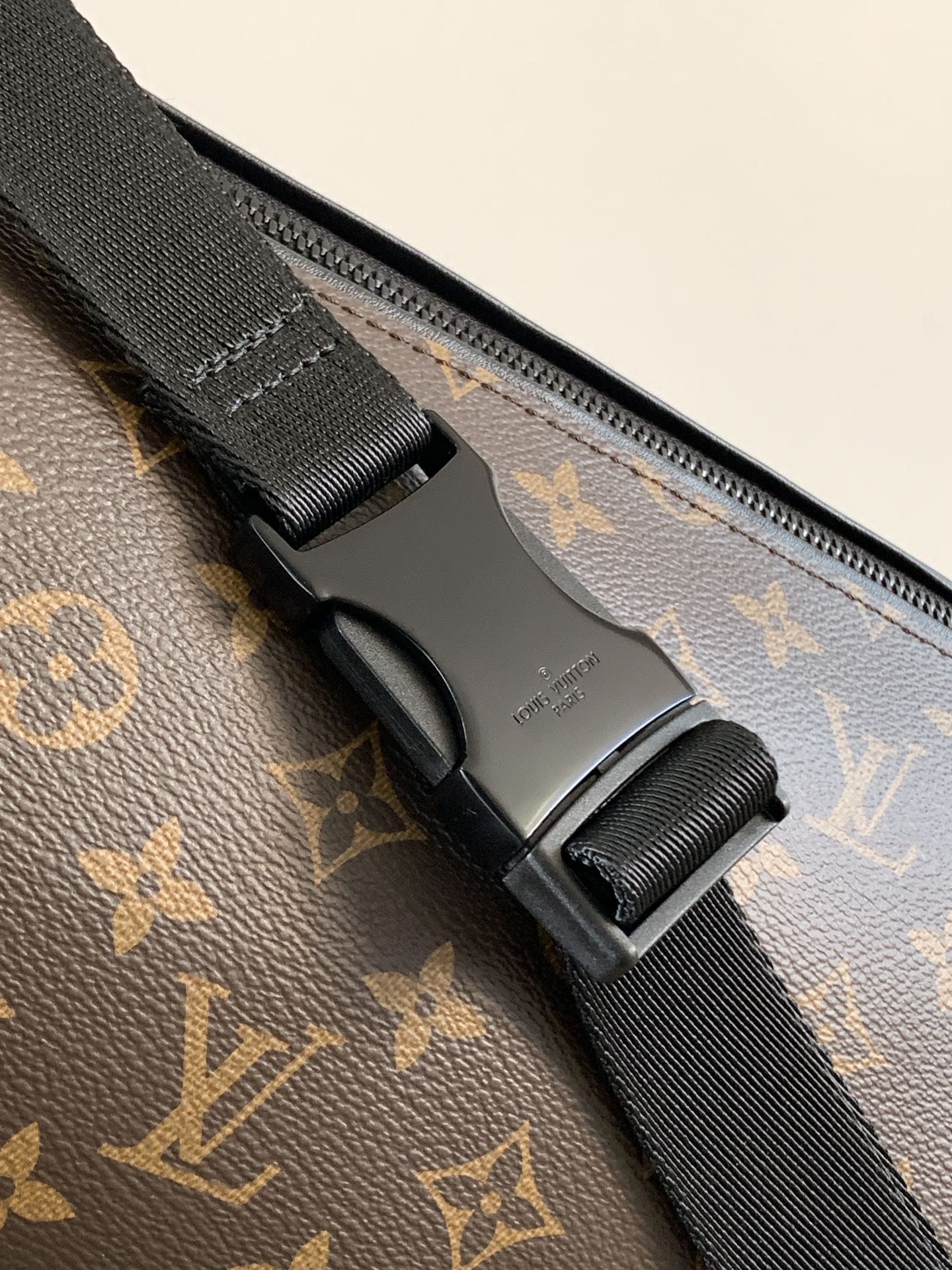 Louis Vuitton LV Discovery Waist Bag M44336