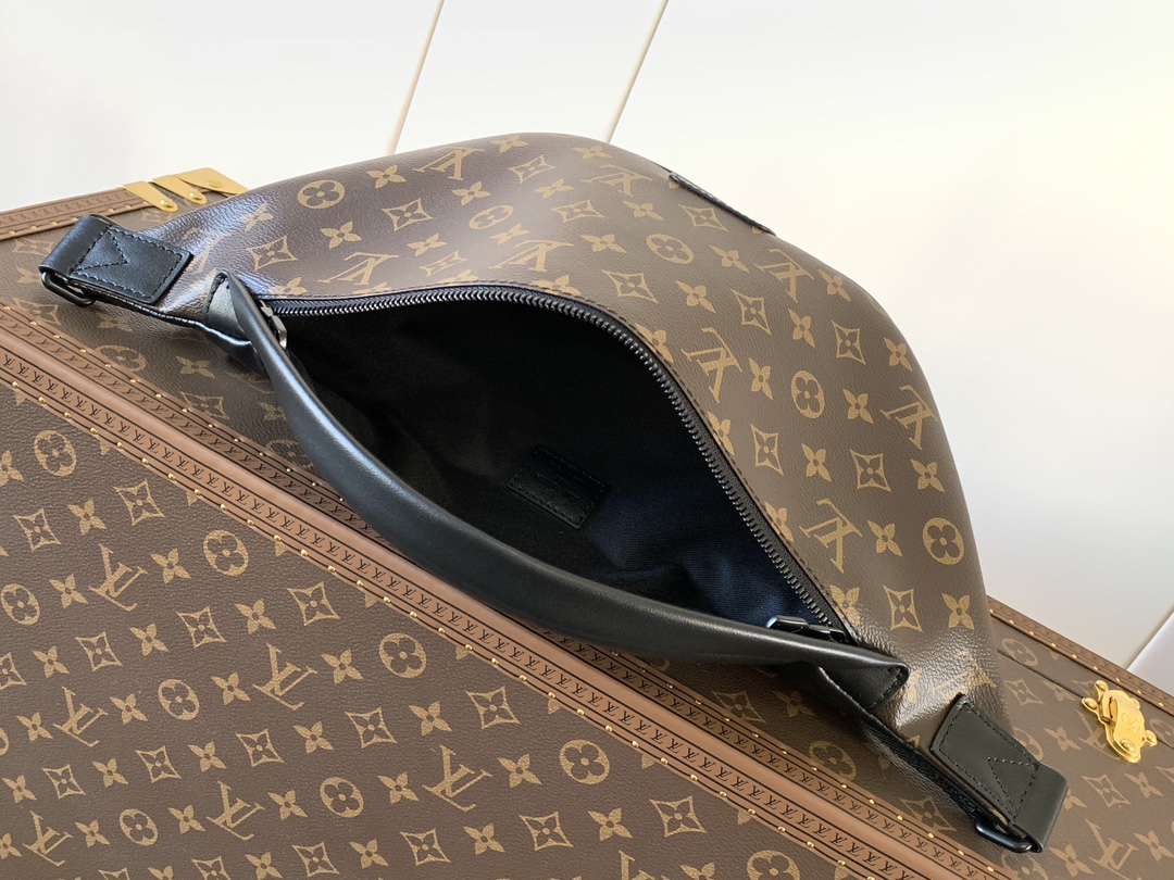 Louis Vuitton LV Discovery Waist Bag M44336