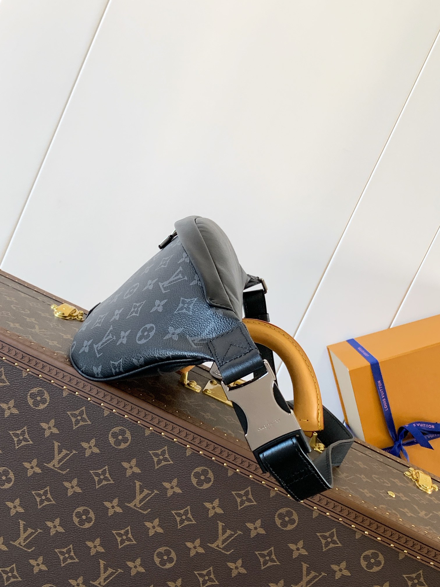 Louis Vuitton LV Discovery Waist Bag M44336 (Black)