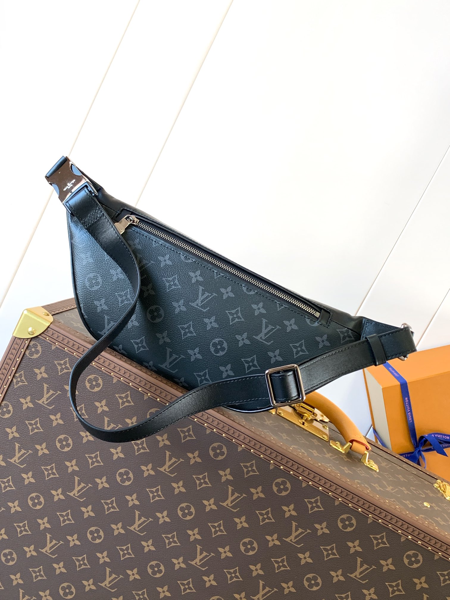 Louis Vuitton LV Discovery Waist Bag M44336 (Black)