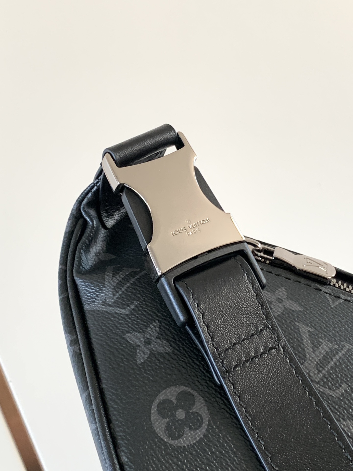 Louis Vuitton LV Discovery Waist Bag M44336 (Black)