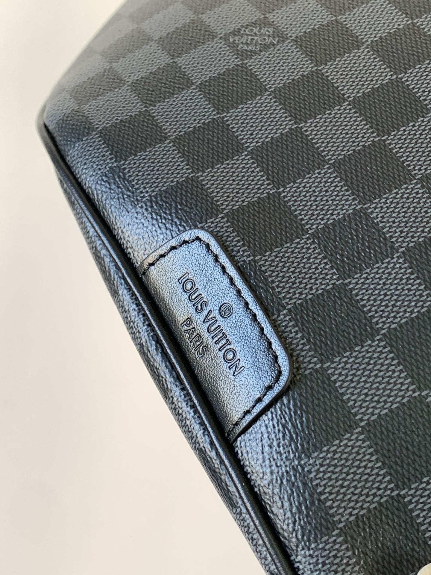 Louis Vuitton LV Discovery Waist Bag M40187 (Black Check)