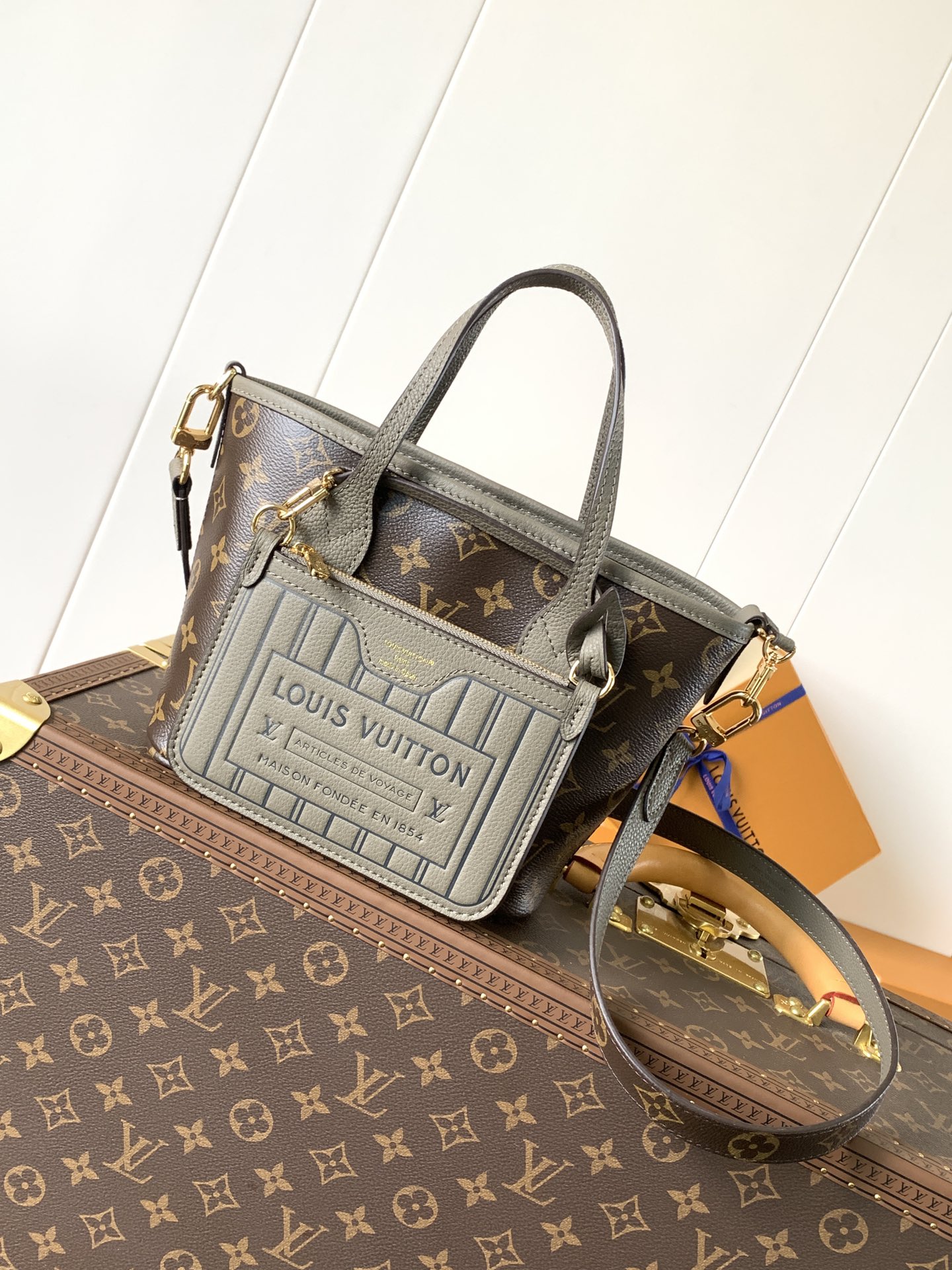 Louis Vuitton Neverfull Bandouli??re Inside Out BB Bag ?C Reversible Monogram Canvas and Grained Leather