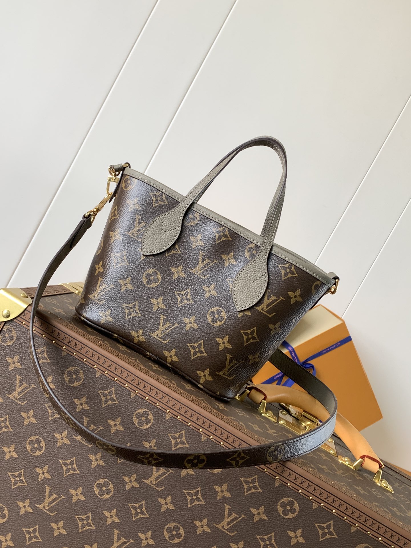 Louis Vuitton Neverfull Bandouli??re Inside Out BB Bag ?C Reversible Monogram Canvas and Grained Leather